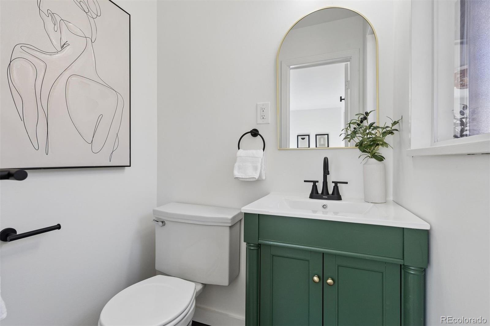 5631 E Cornell Avenue