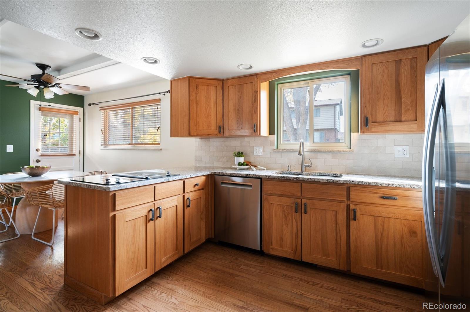 1633 S Holland Street