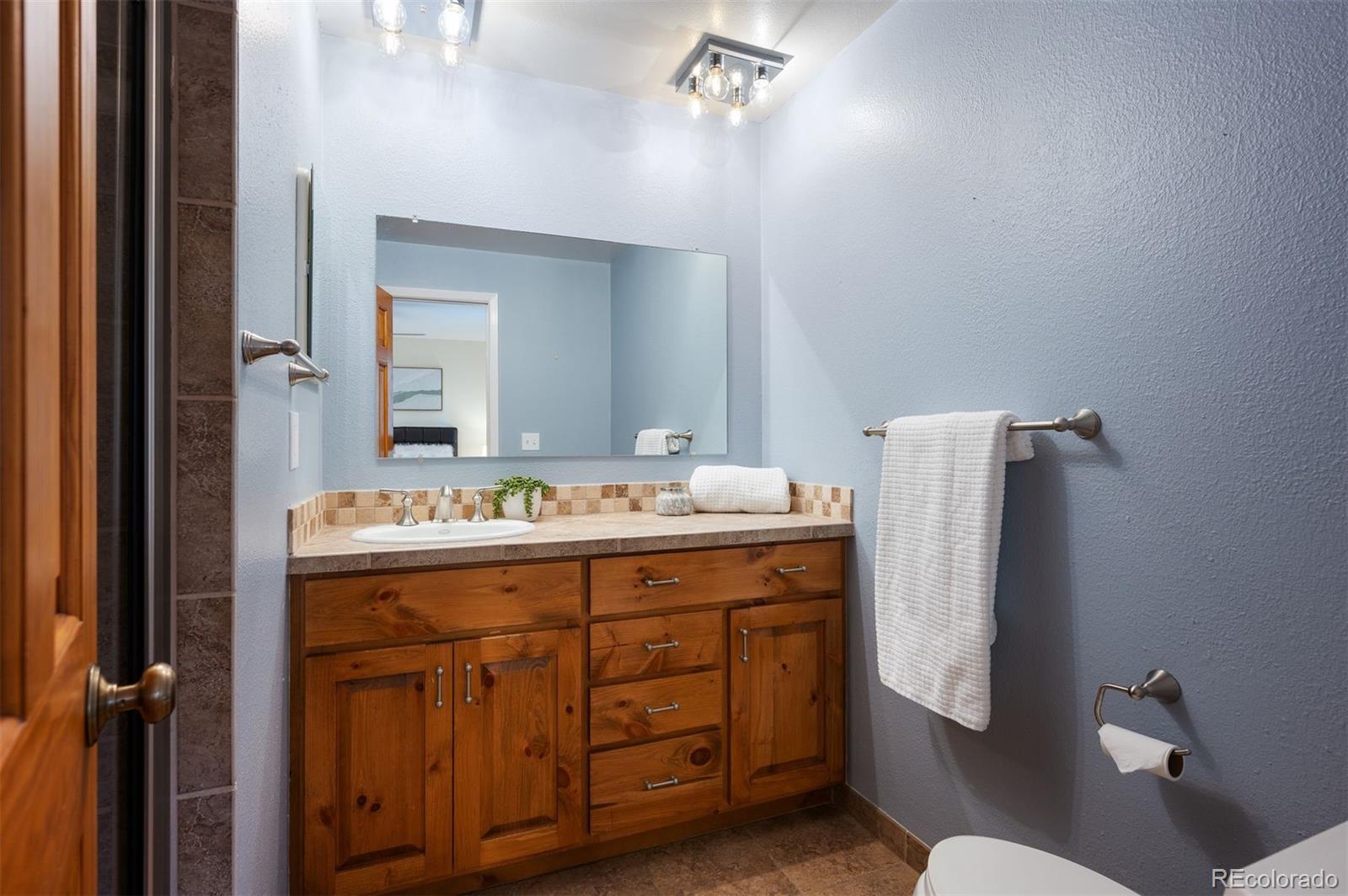 1633 S Holland Street