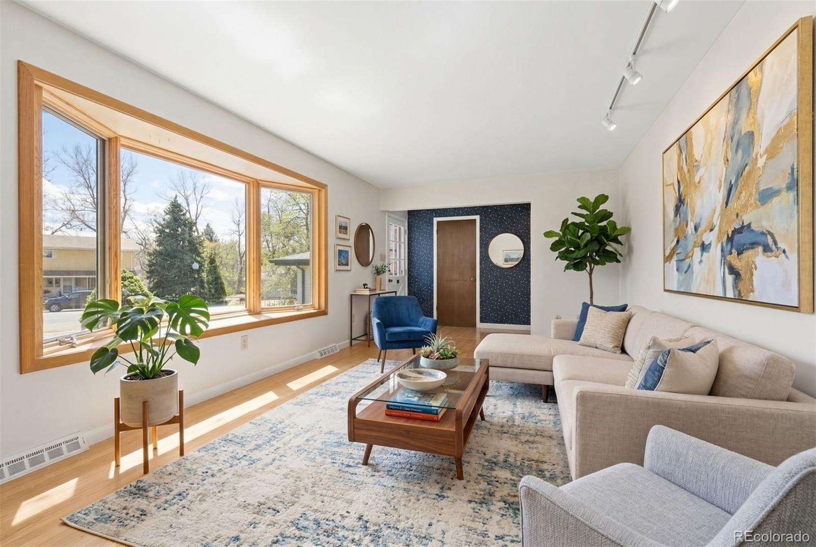 435 W Fremont Drive