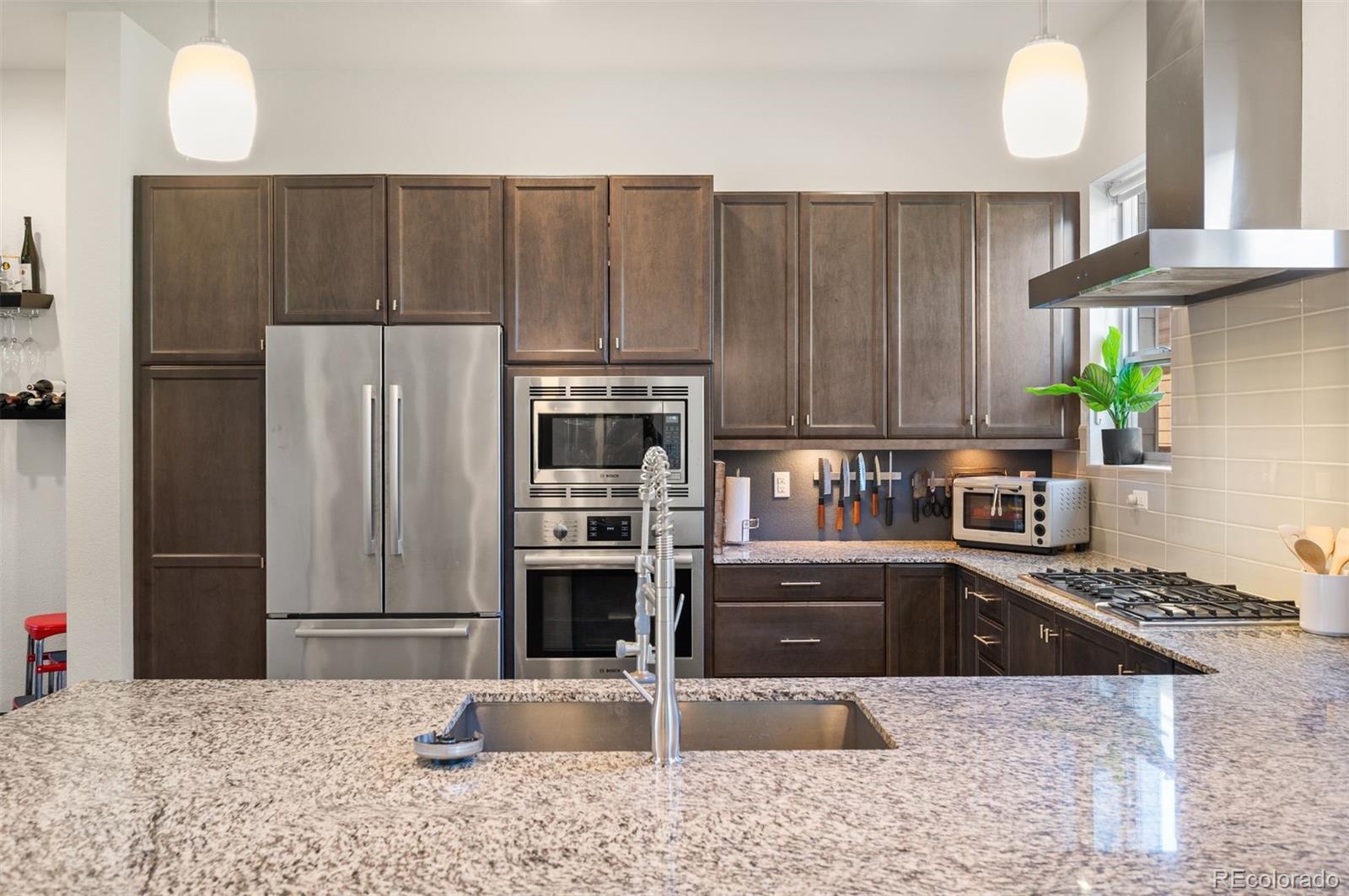 5462 Valentia Street