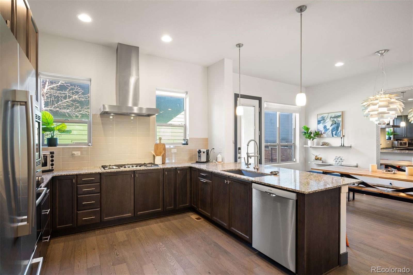 5462 Valentia Street