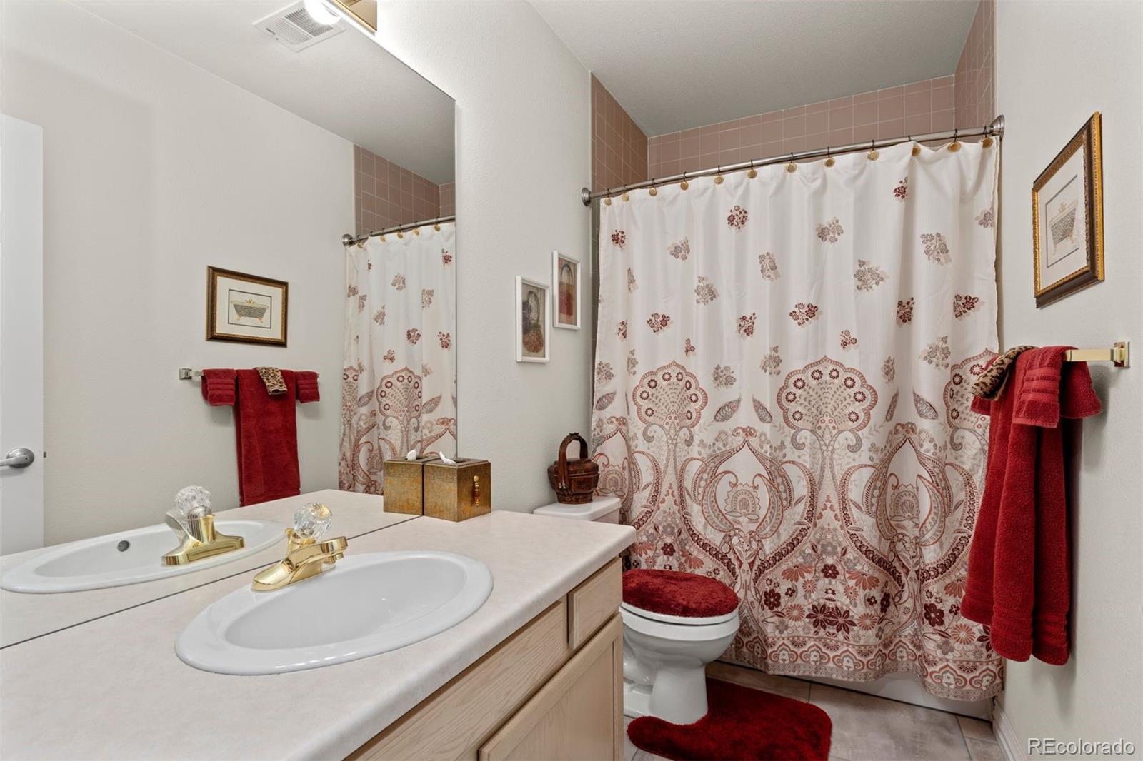 1011 S Valentia Street Unit: 121