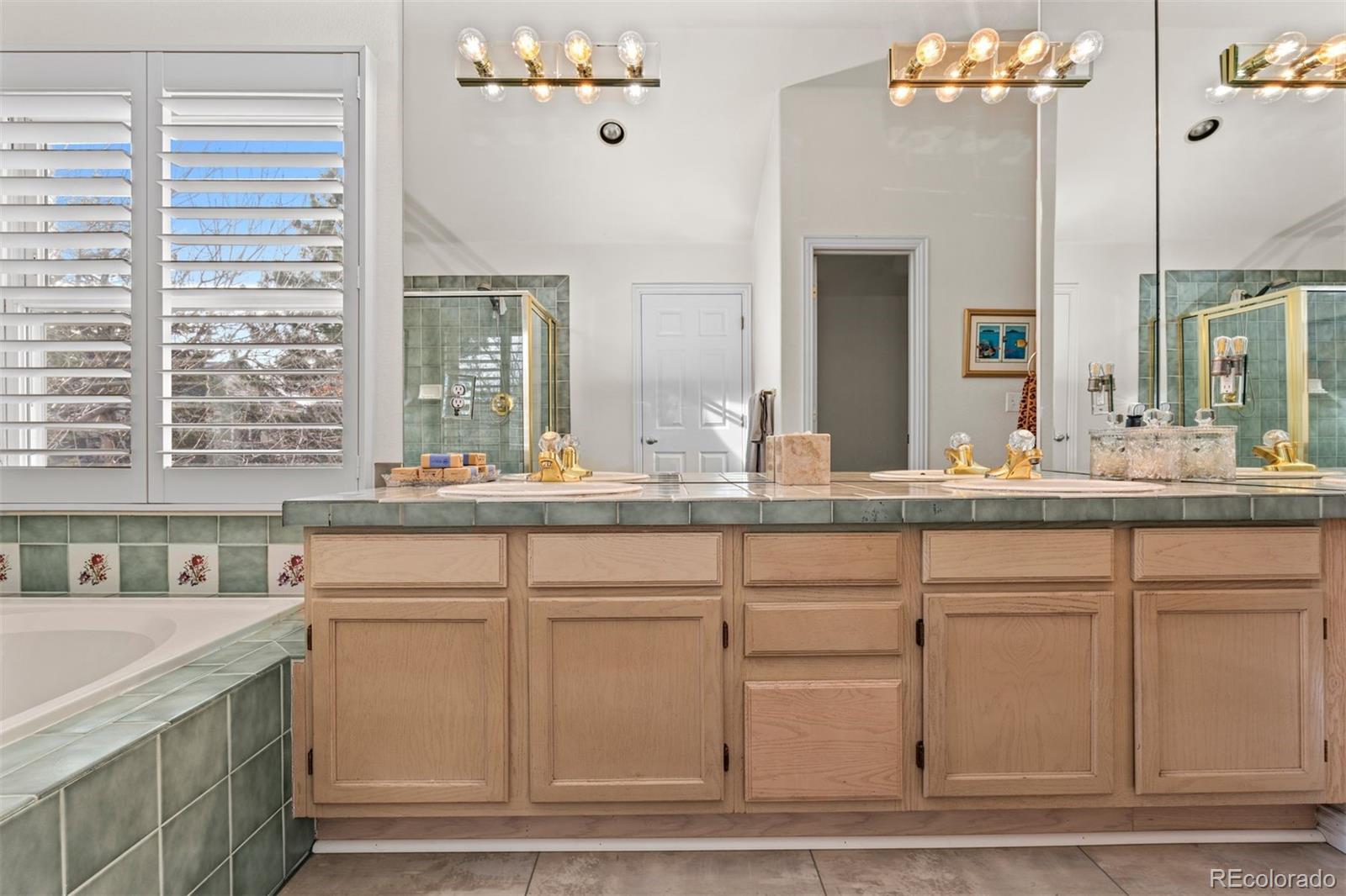 1011 S Valentia Street Unit: 121