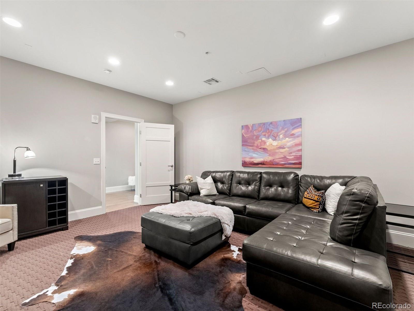 2001 Lincoln Street Unit: 2524L