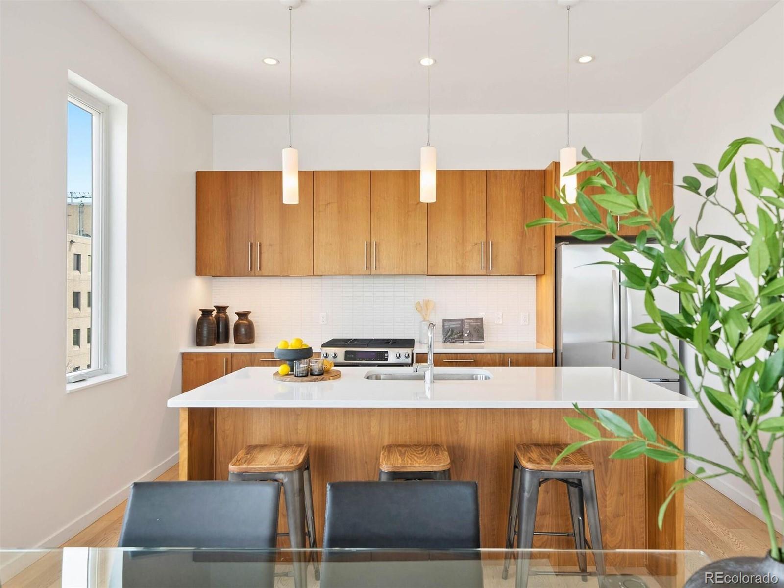 2752 Clay Street Unit: 404