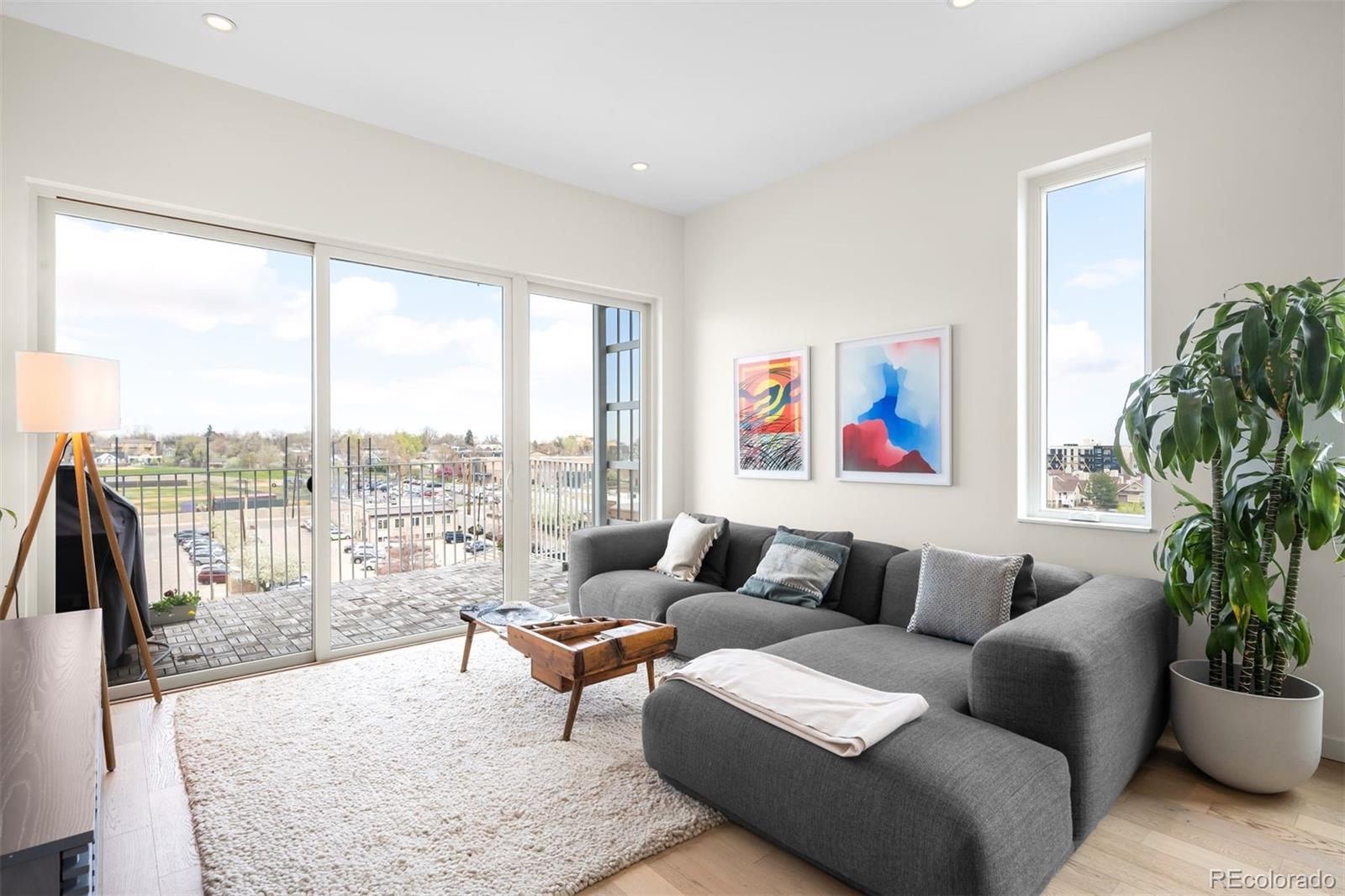 2752 Clay Street Unit: 404