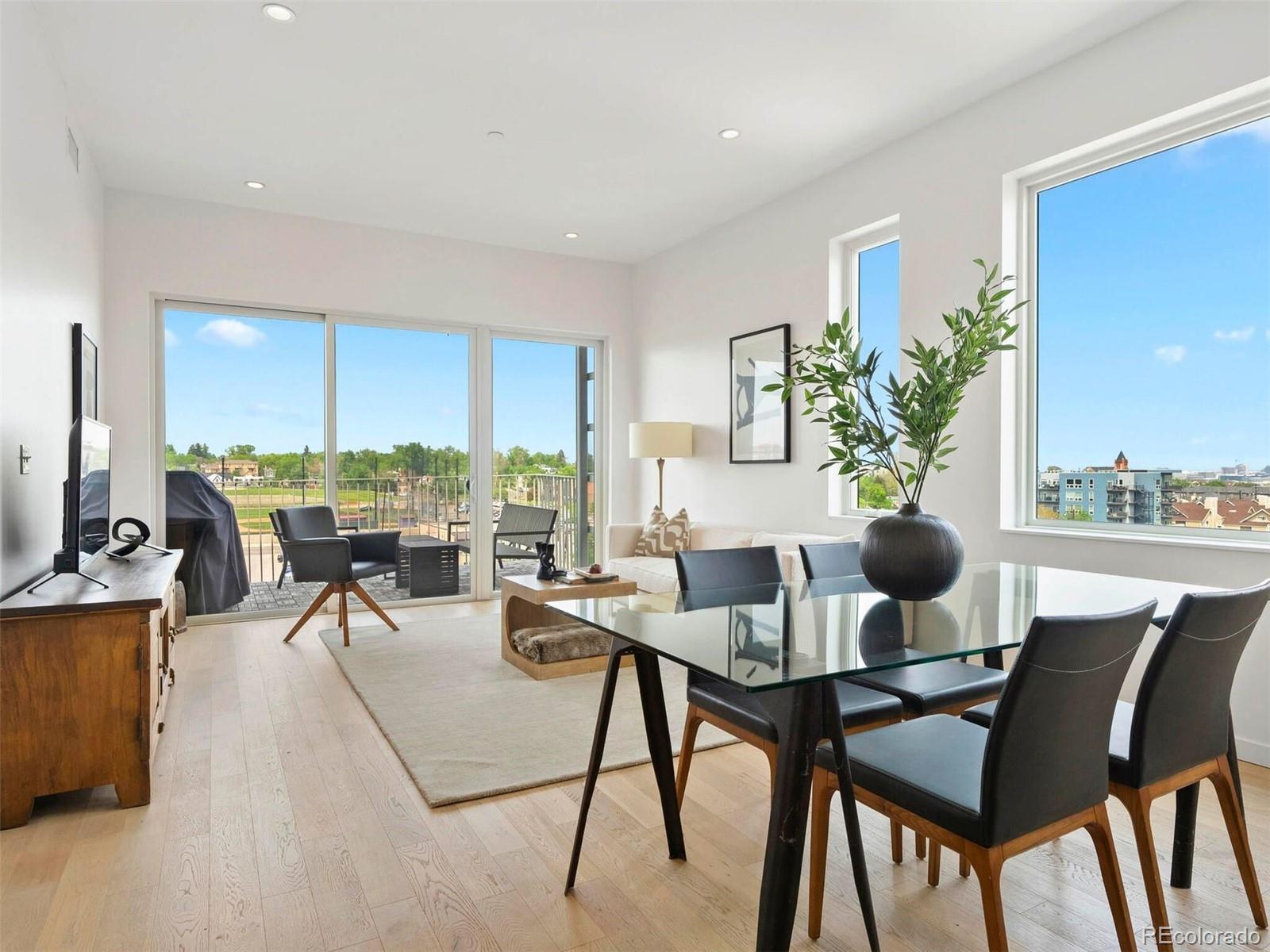 2752 Clay Street Unit: 404