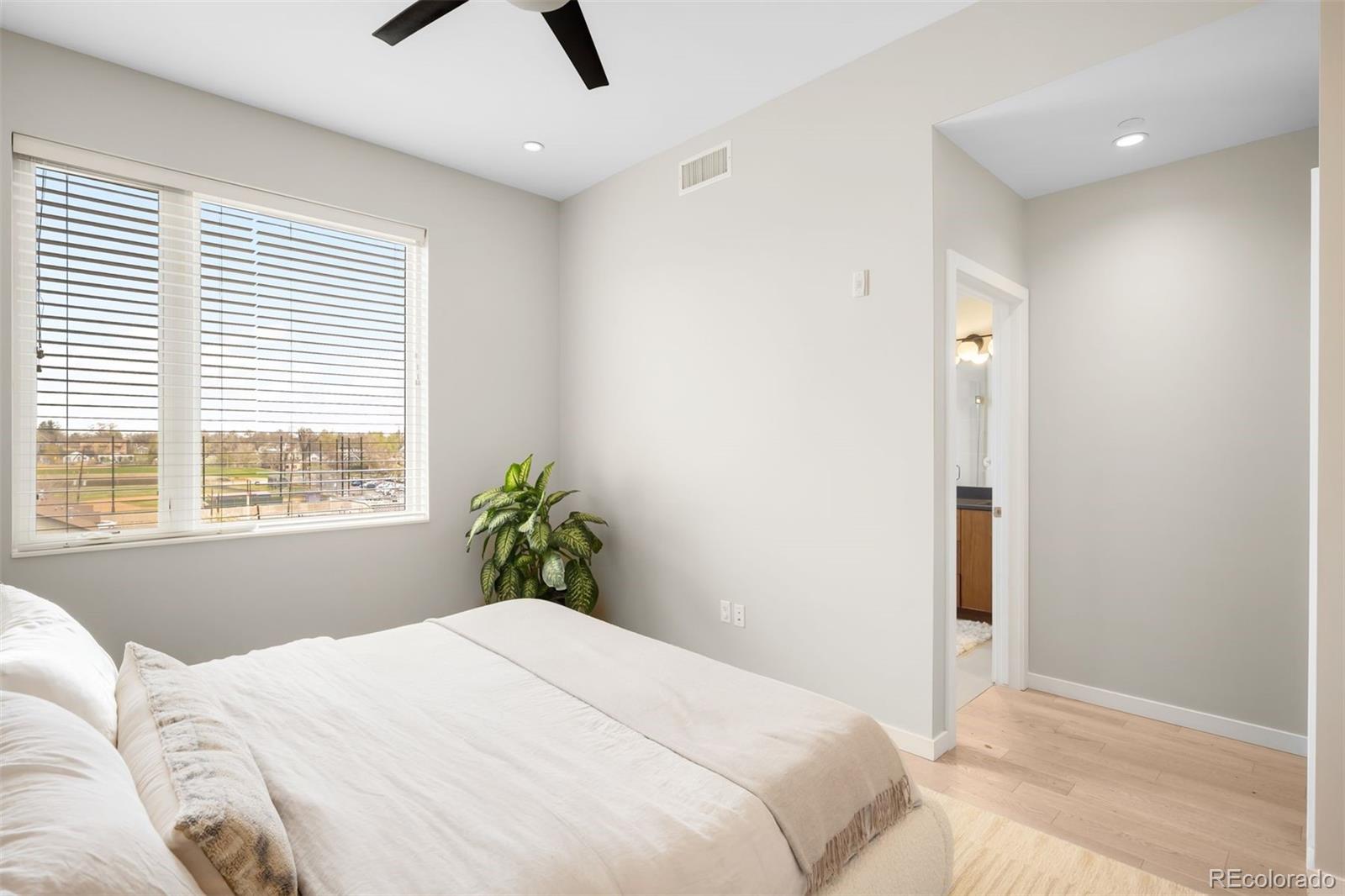 2752 Clay Street Unit: 404