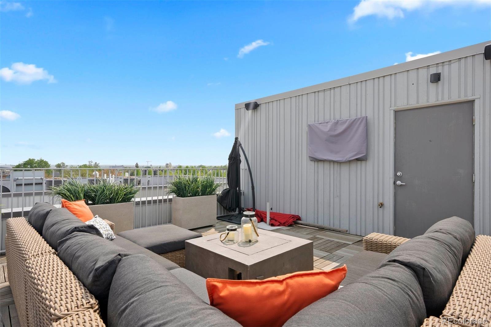 2752 Clay Street Unit: 404