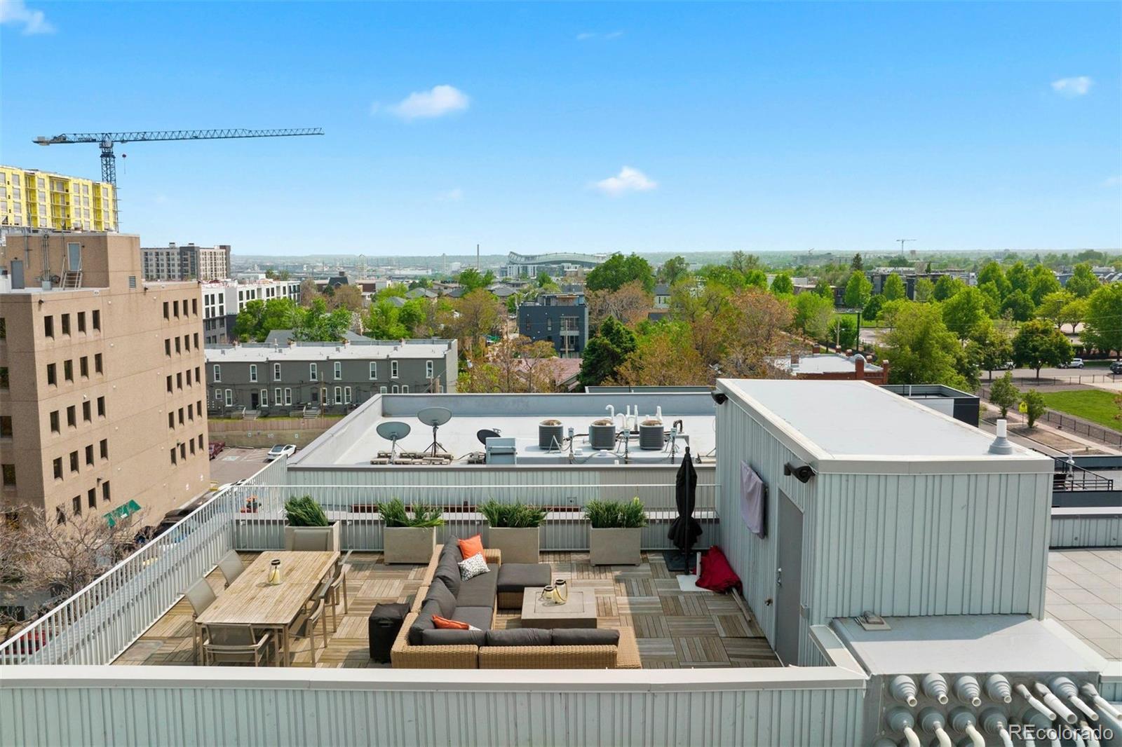 2752 Clay Street Unit: 404