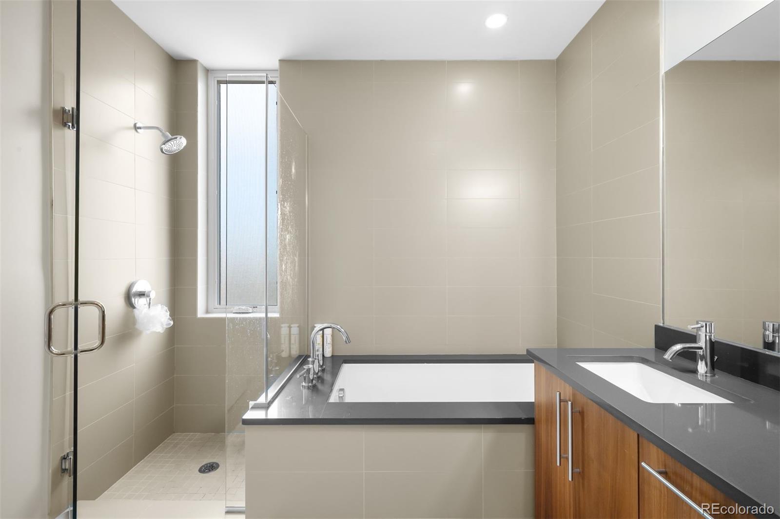 2752 Clay Street Unit: 404