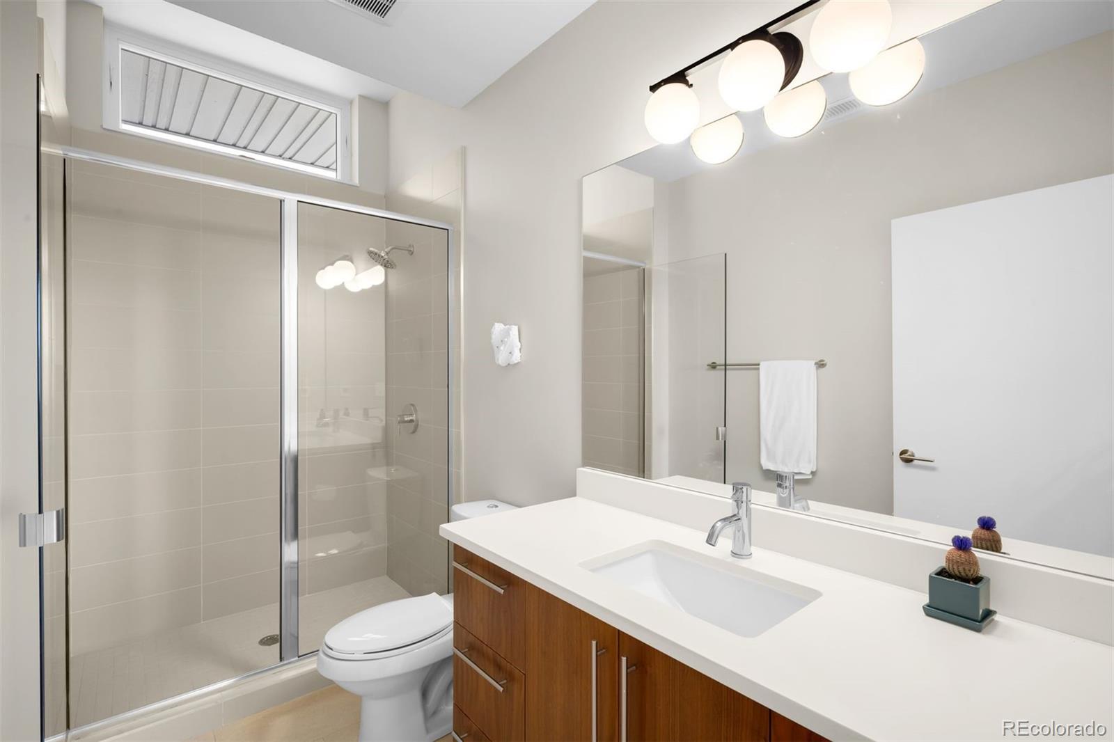 2752 Clay Street Unit: 404