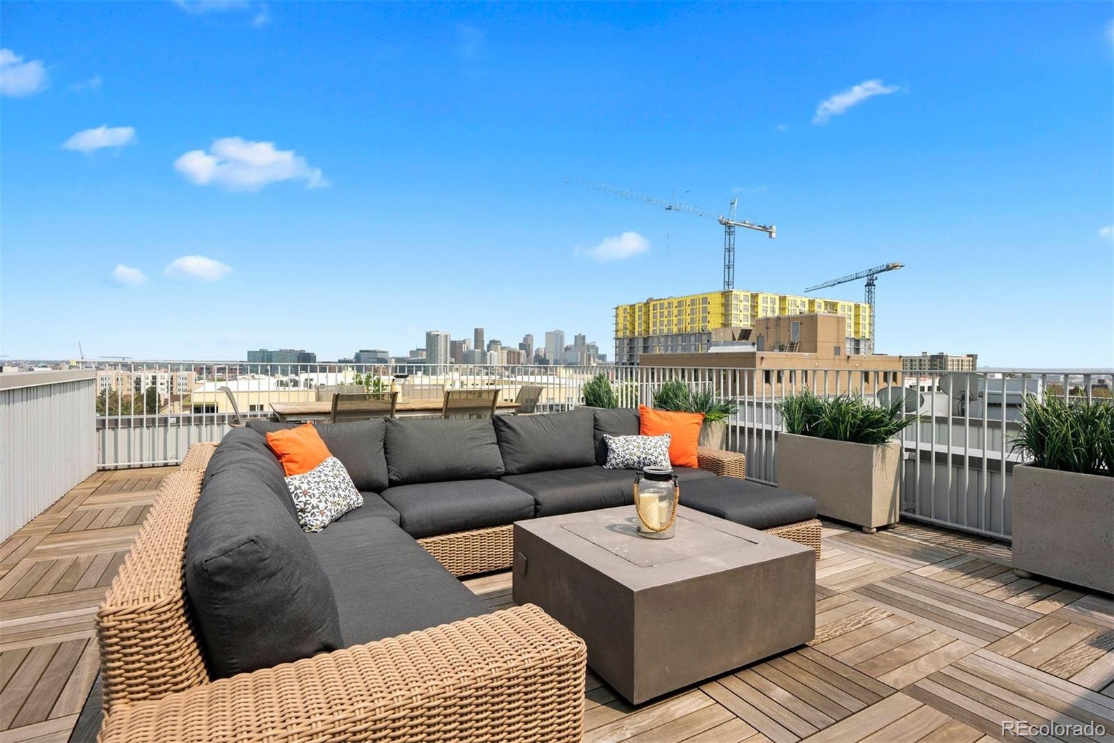 2752 Clay Street Unit: 404