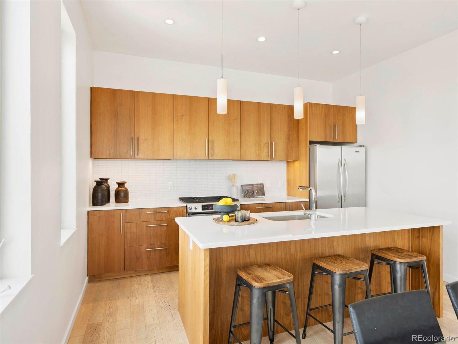 2752 Clay Street Unit: 404