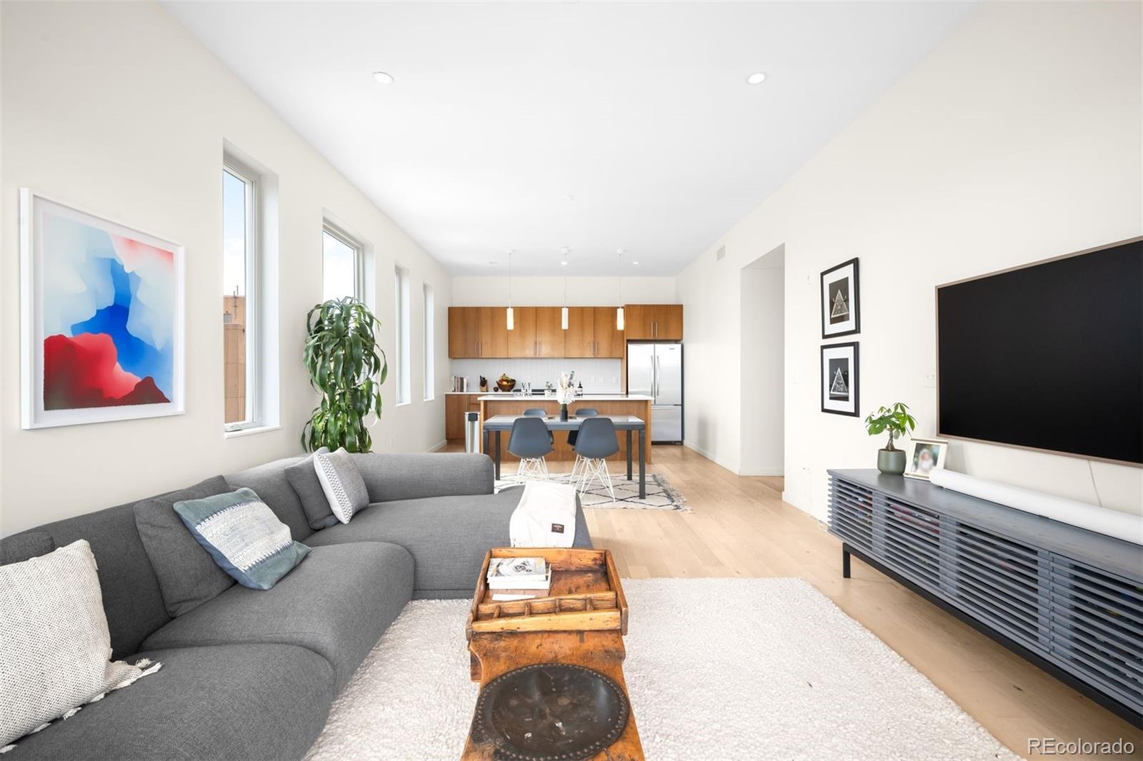 2752 Clay Street Unit: 404