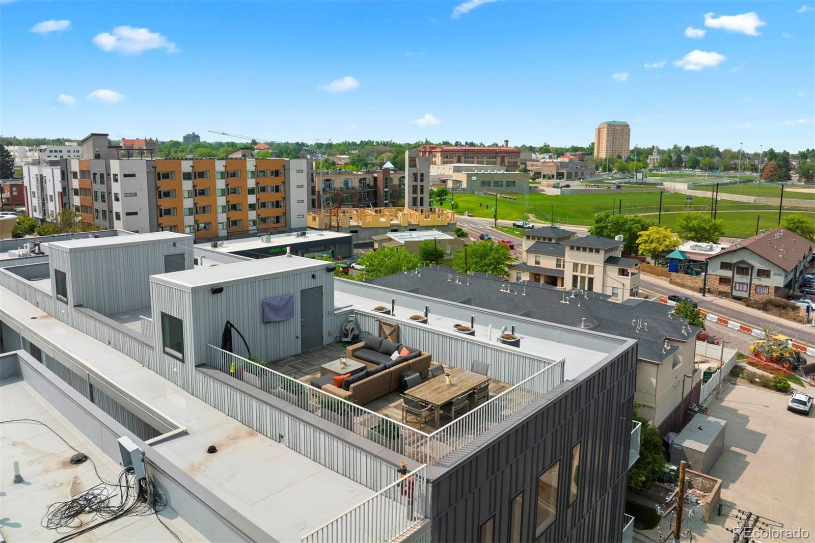 2752 Clay Street Unit: 404