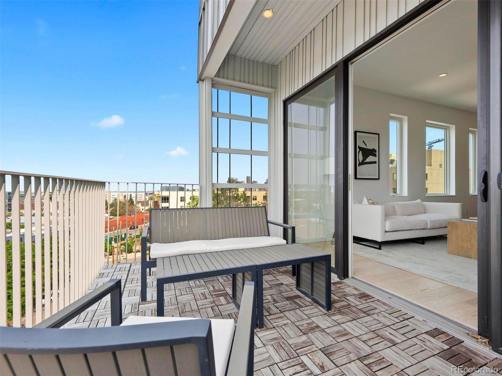 2752 Clay Street Unit: 404