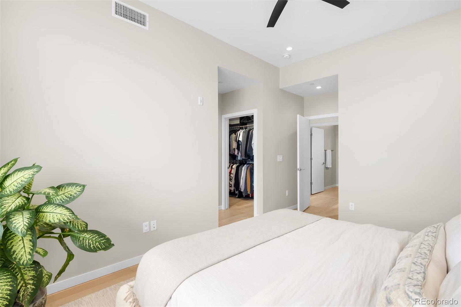 2752 Clay Street Unit: 404