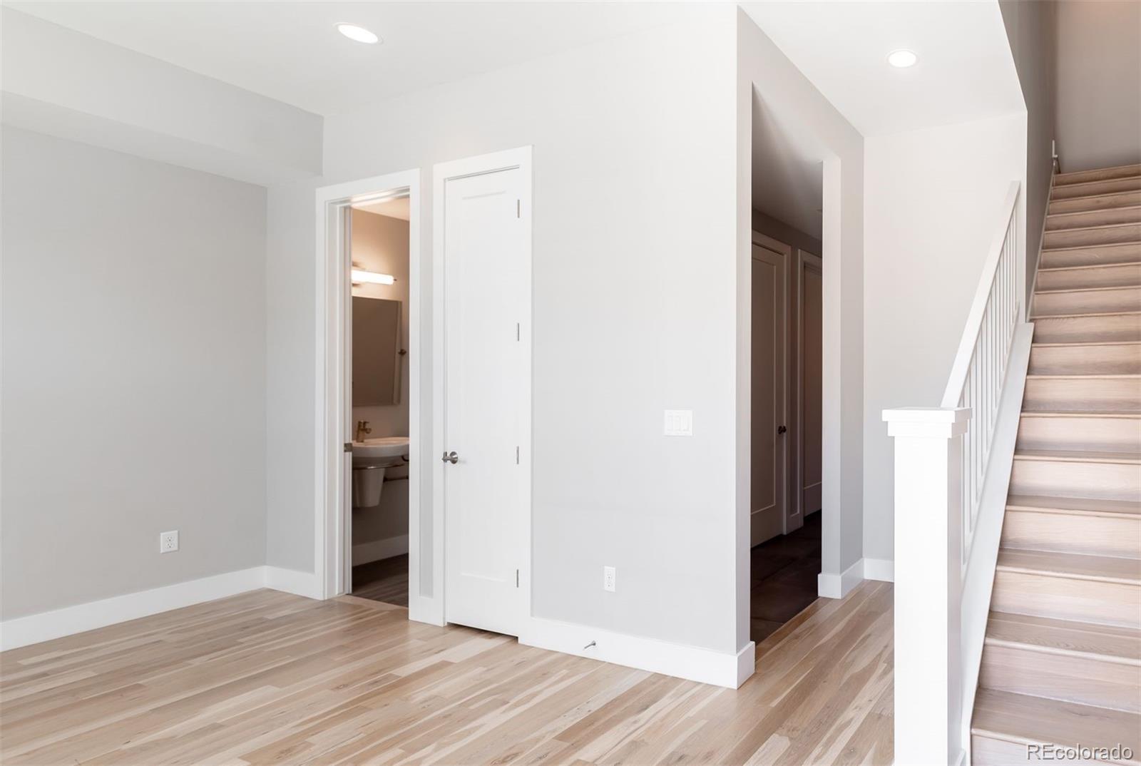 6825 E Lowry Boulevard