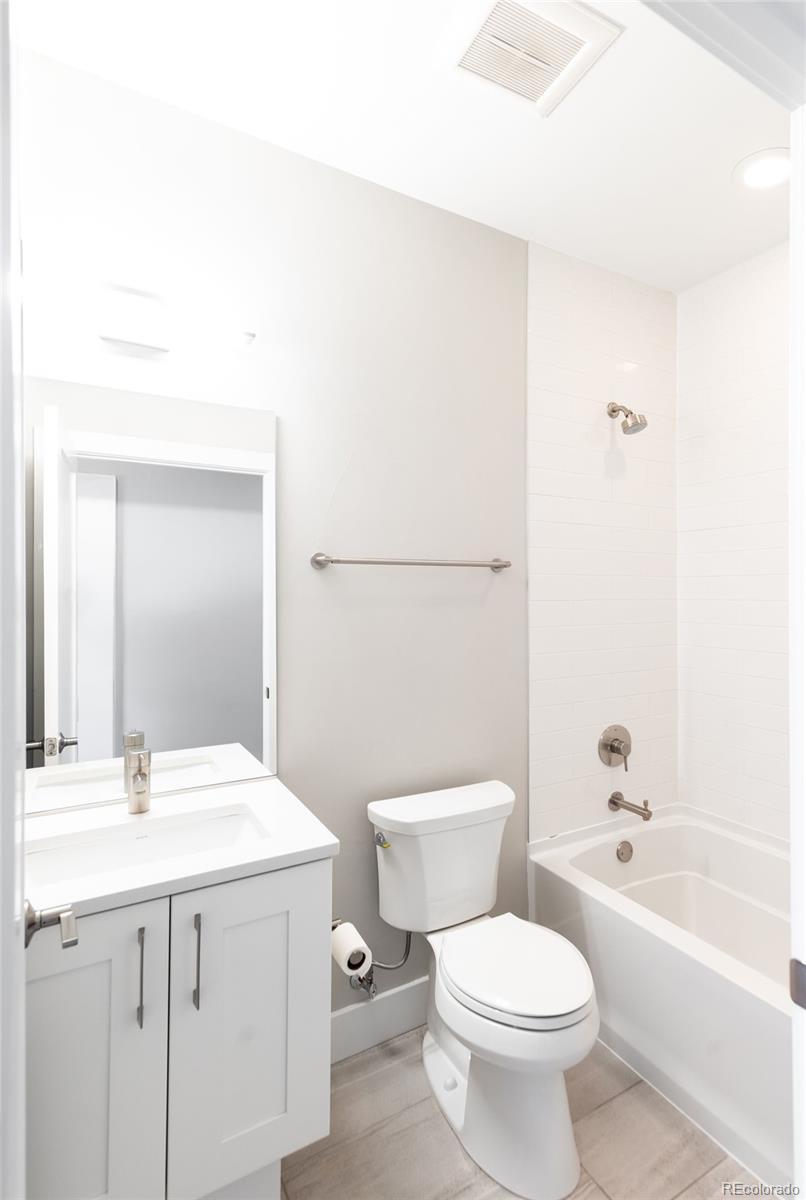 6825 E Lowry Boulevard