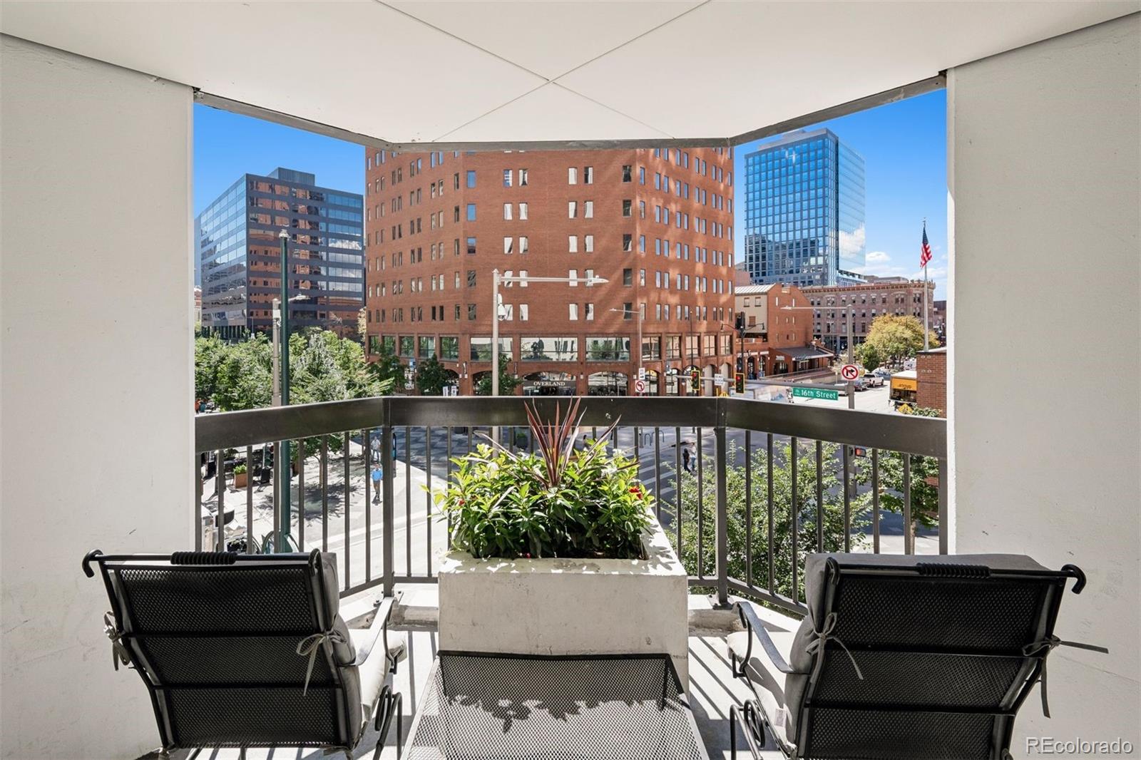 1625 Larimer Street Unit: 1208