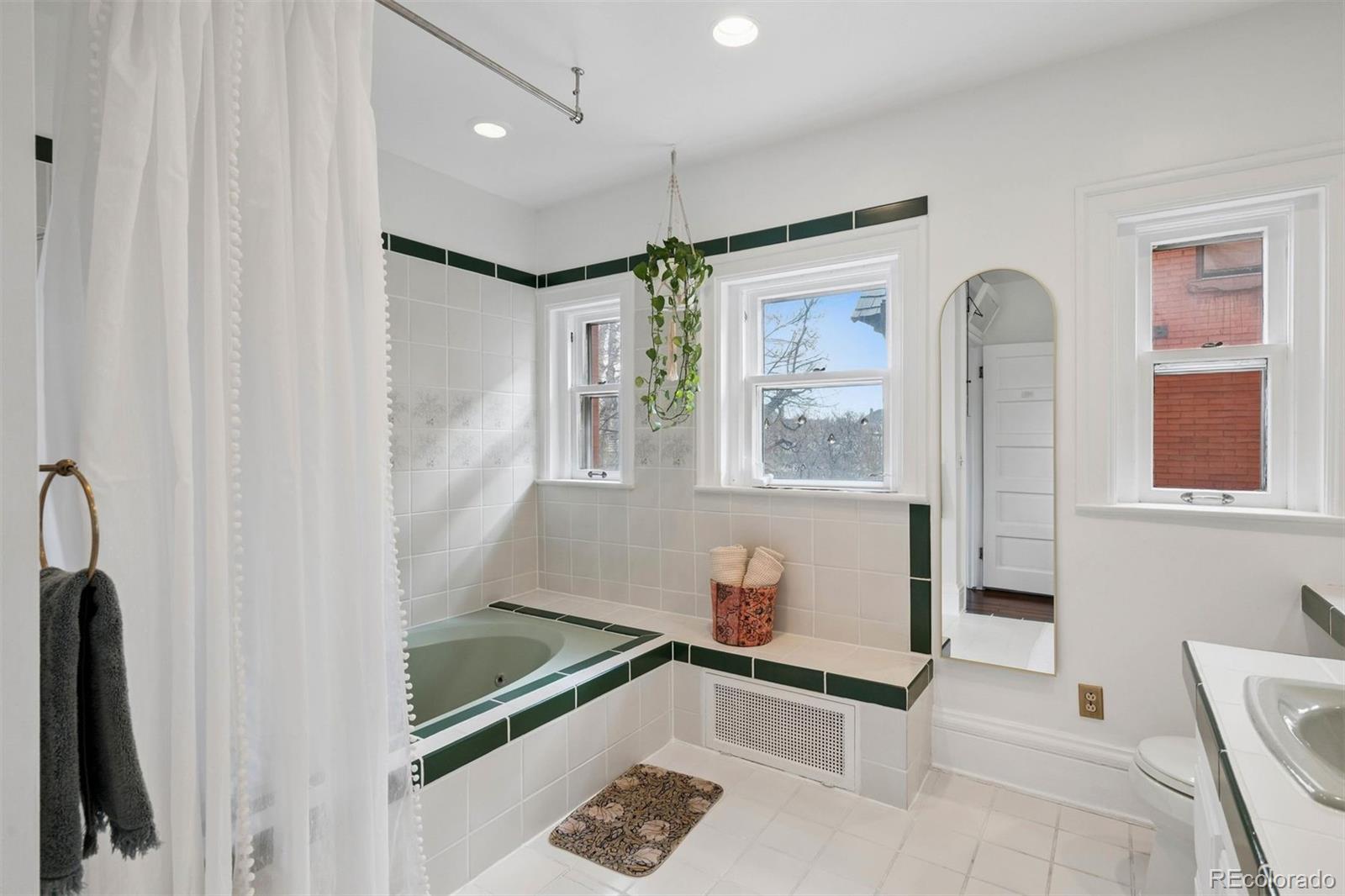 836 E 17th Avenue Unit: 2E