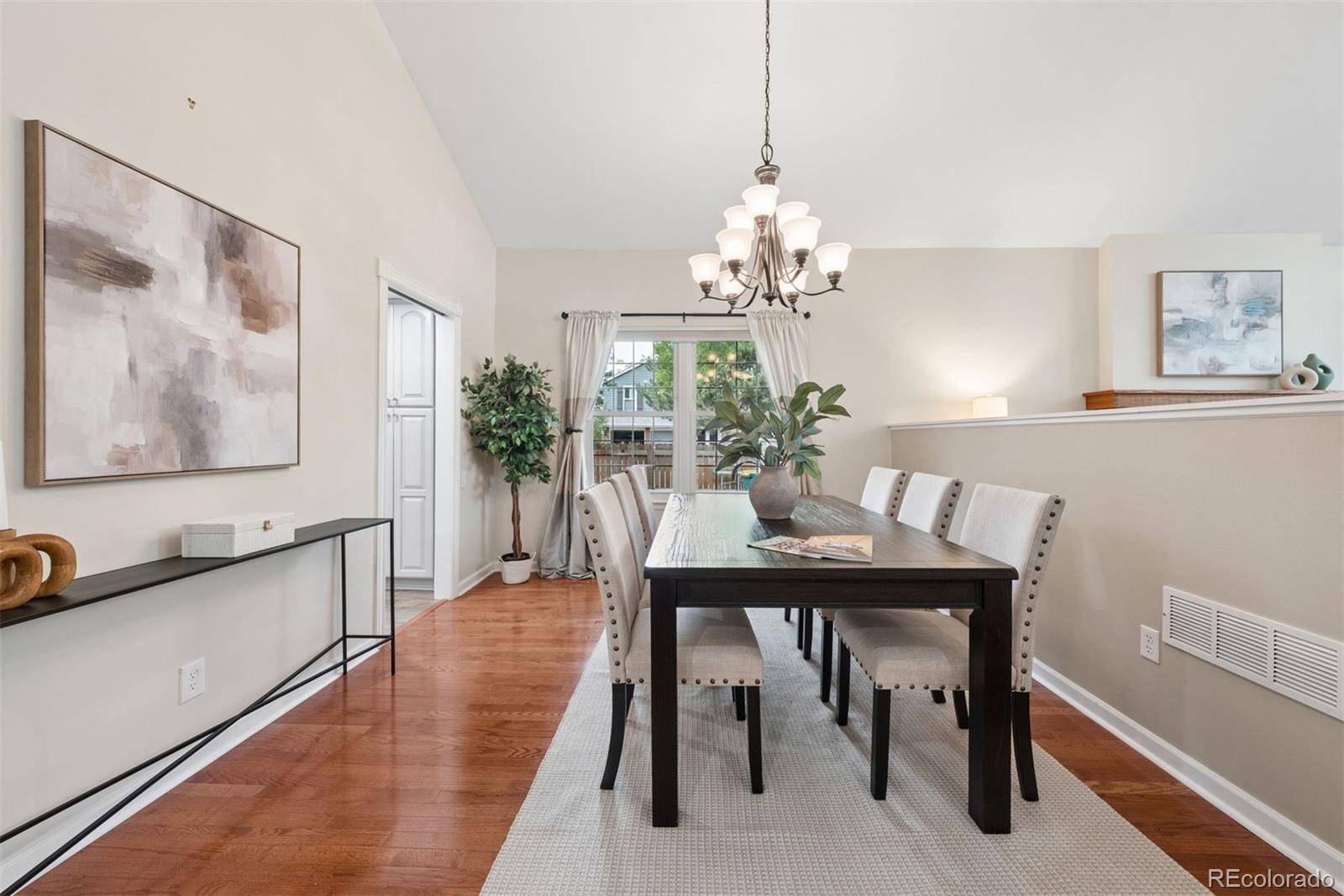 10347 King Court