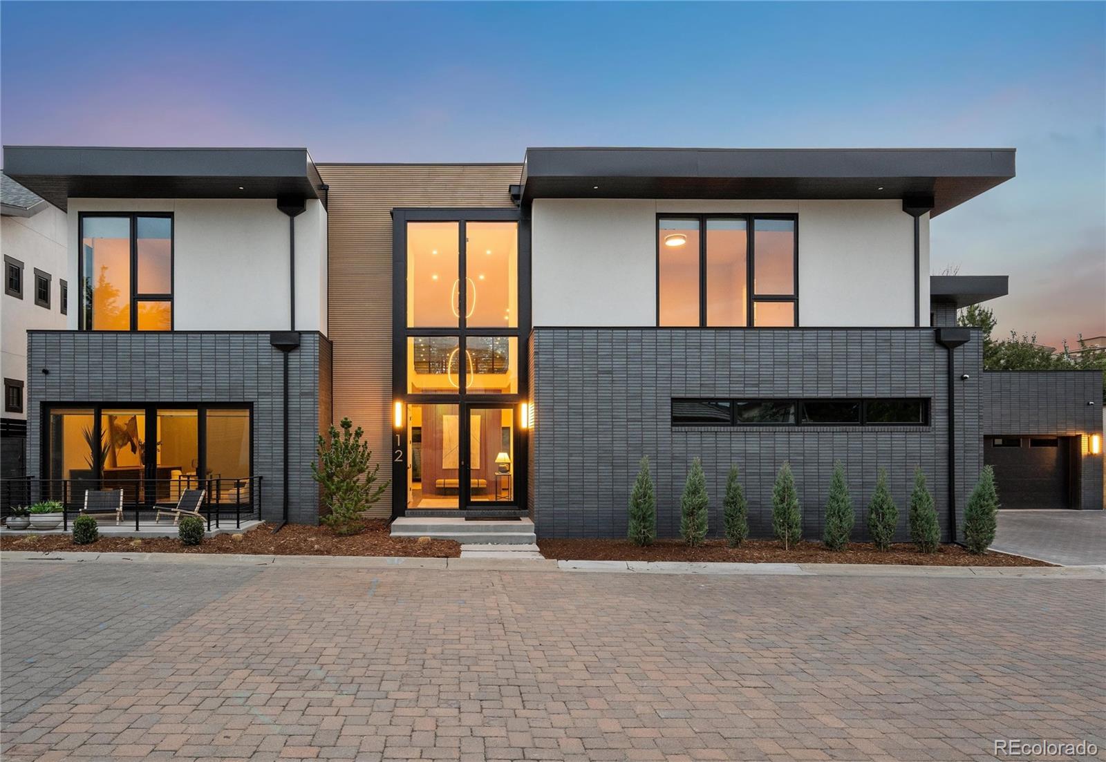 2821 E Cedar Avenue Unit: 12