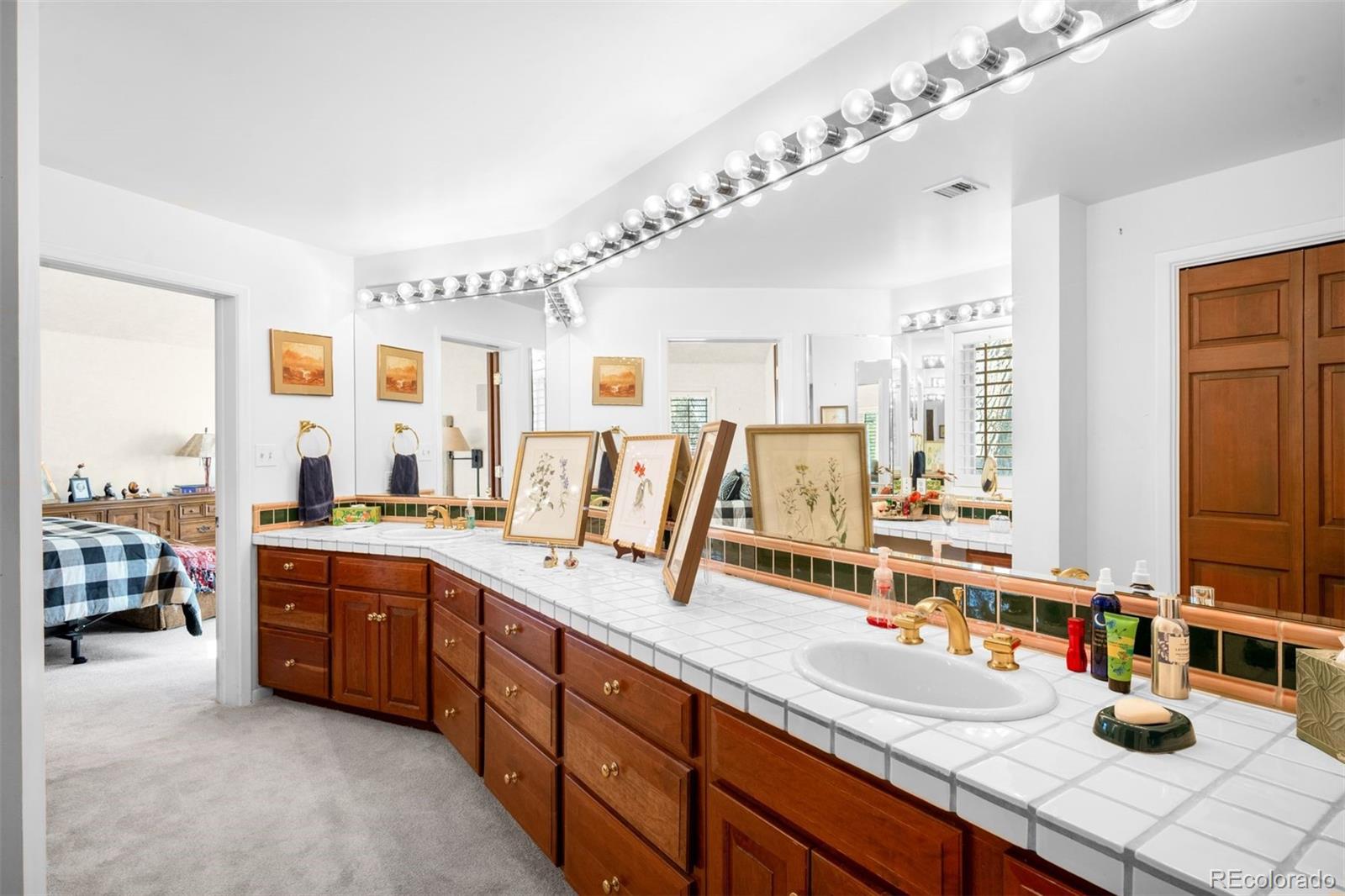 2600 E Willamette Lane