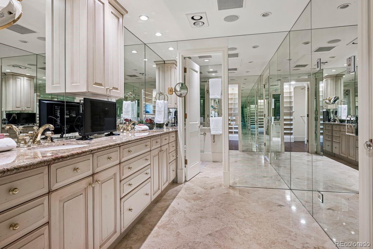 1201 N Williams Street Unit: 17A