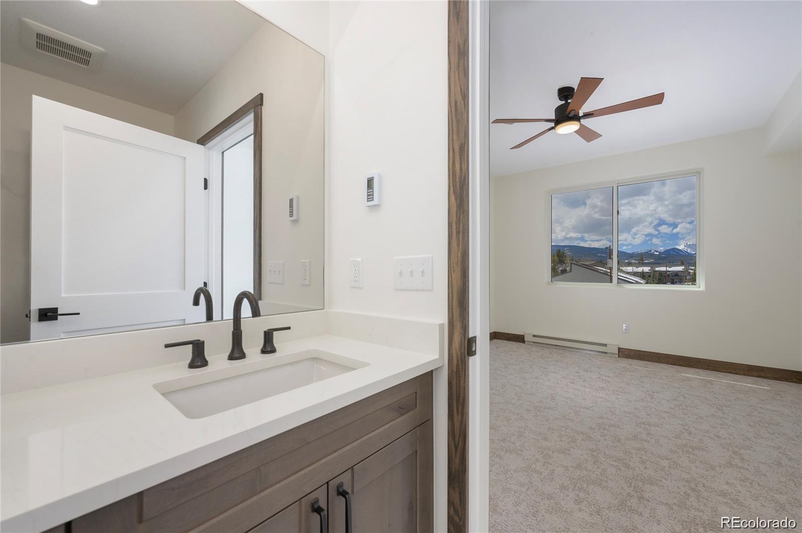 281 W Meadow Mile Unit: 4