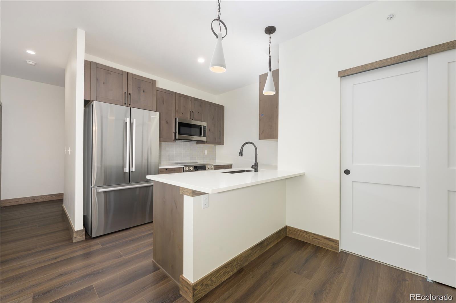 281 W Meadow Mile Unit: 4