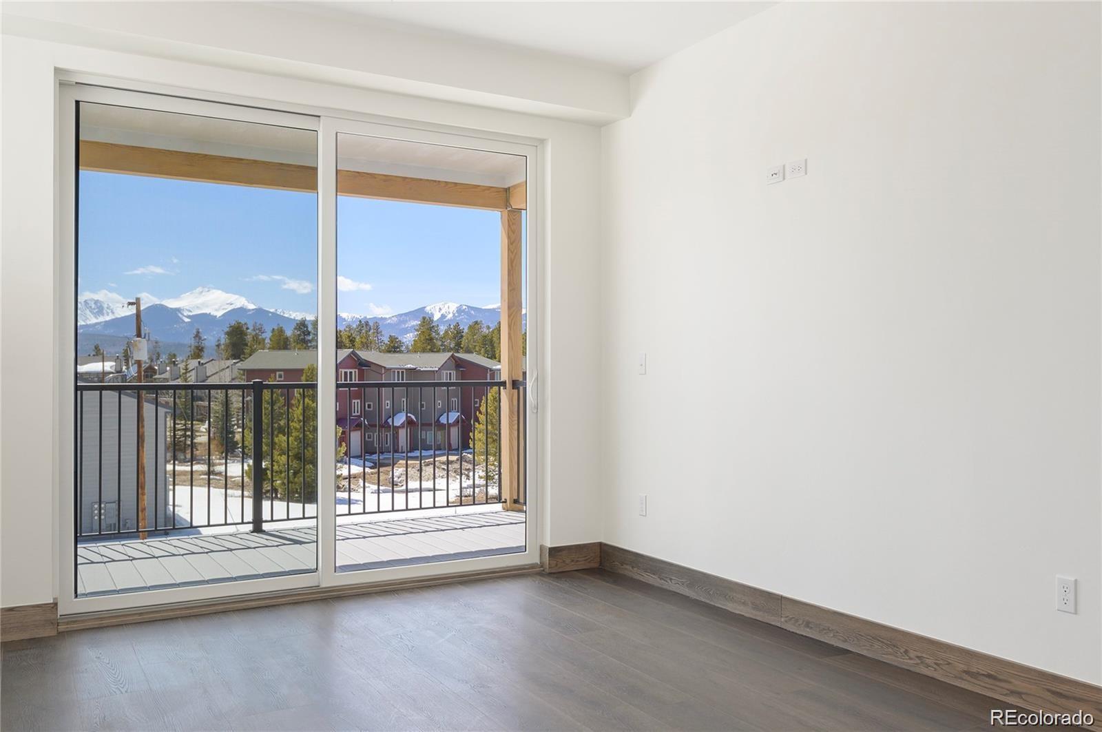 281 W Meadow Mile Unit: 4