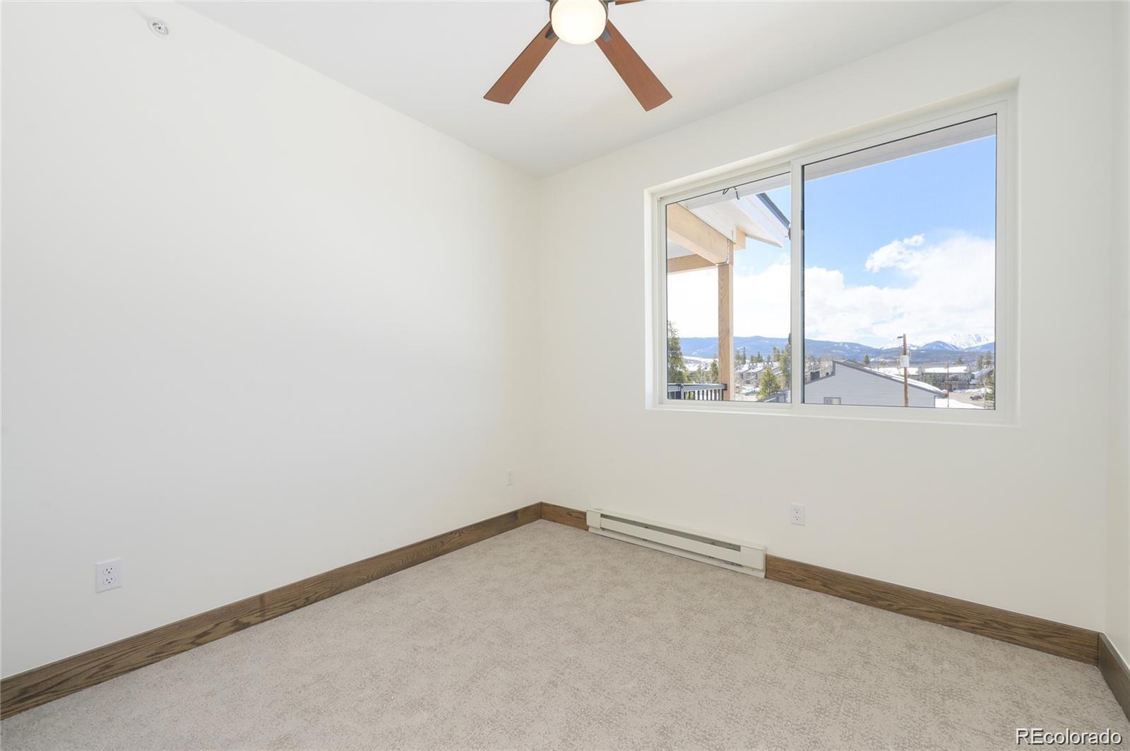 281 W Meadow Mile Unit: 4