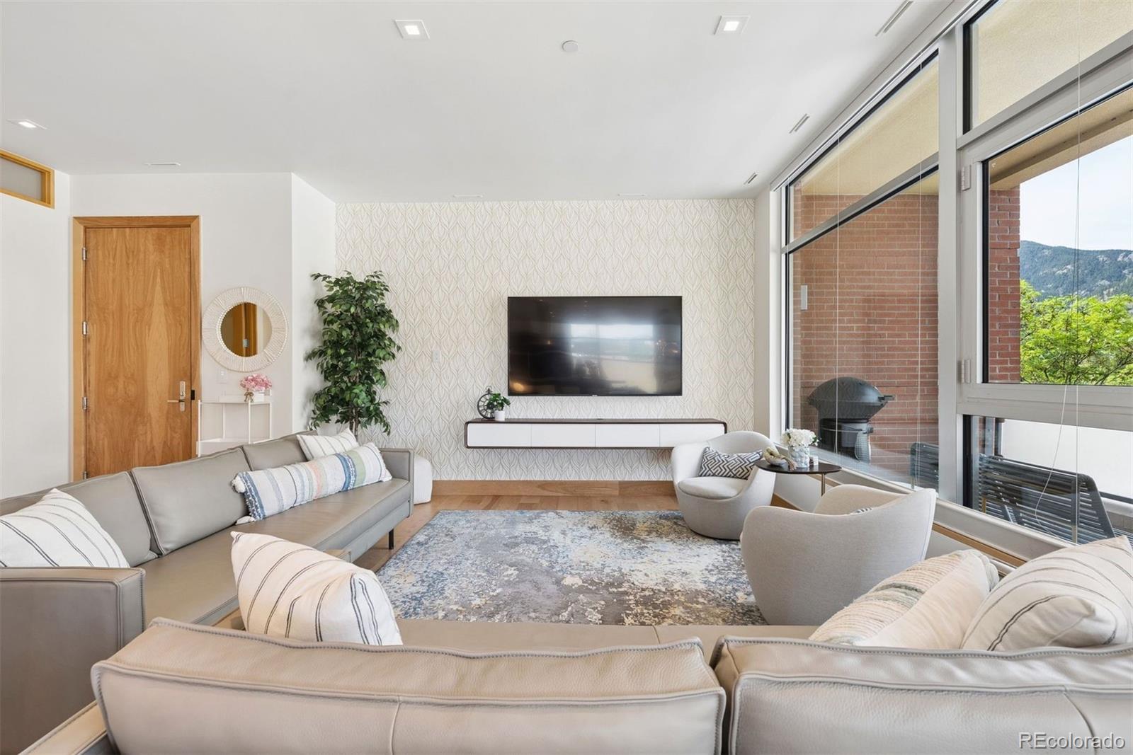 1155 Canyon Boulevard Unit: 209