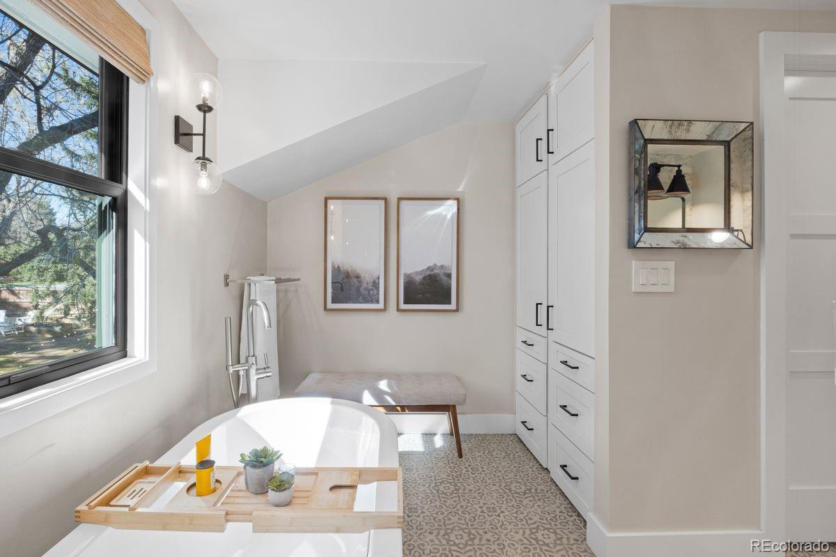 2250 Crestridge Drive