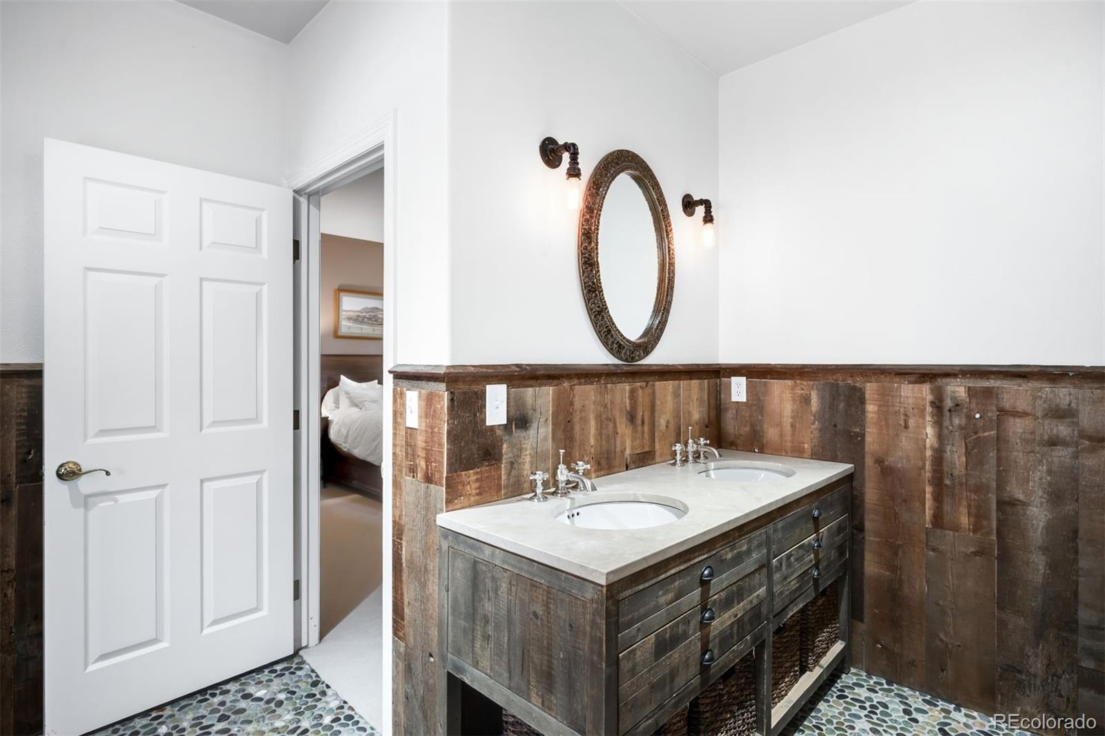 2735 E Wesley Avenue