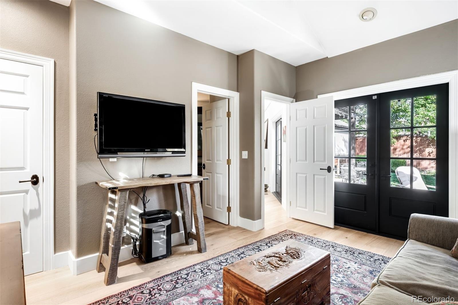 2735 E Wesley Avenue