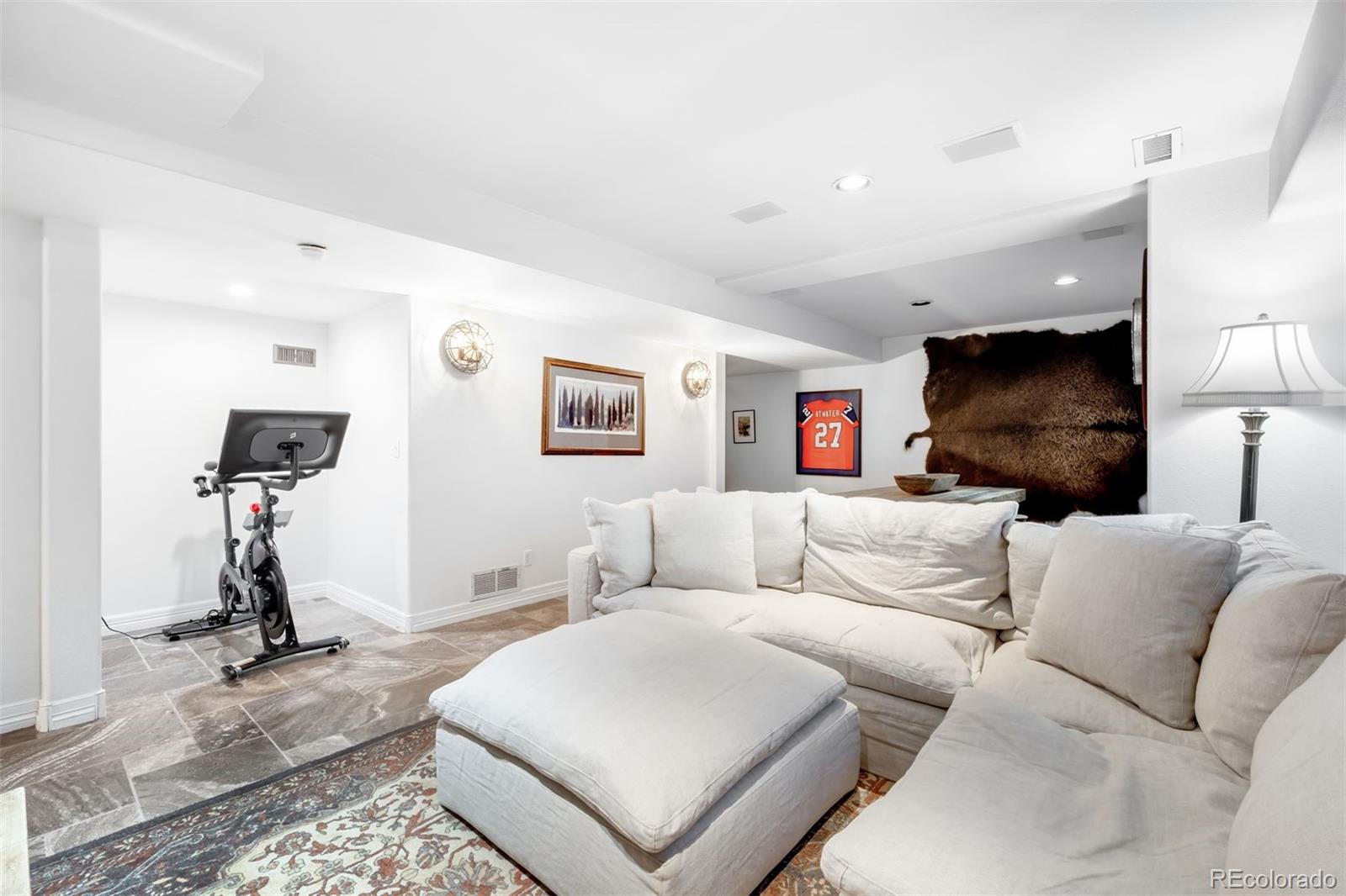 2735 E Wesley Avenue