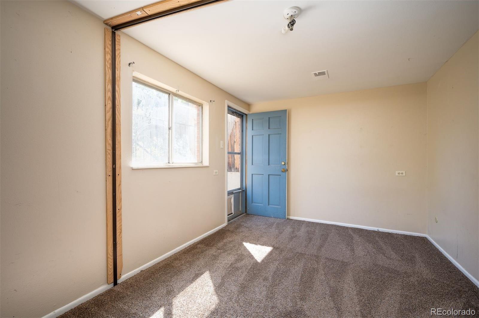 9050-9052 Osceola Street