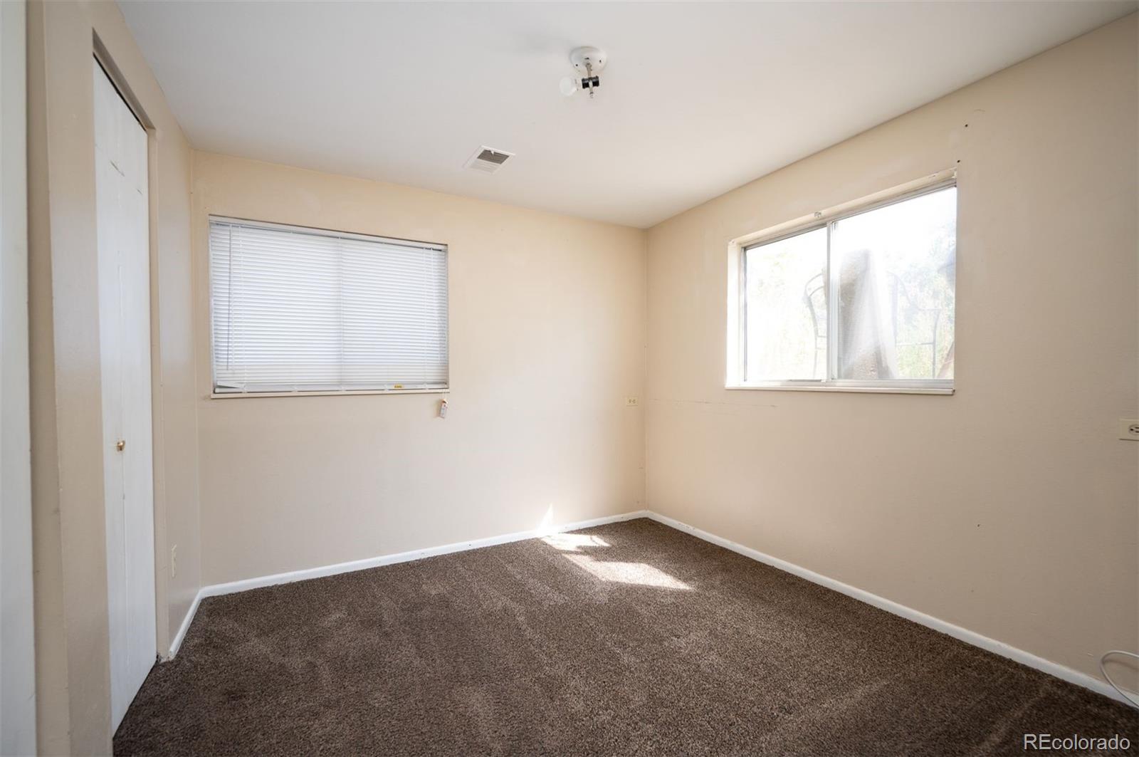 9050-9052 Osceola Street