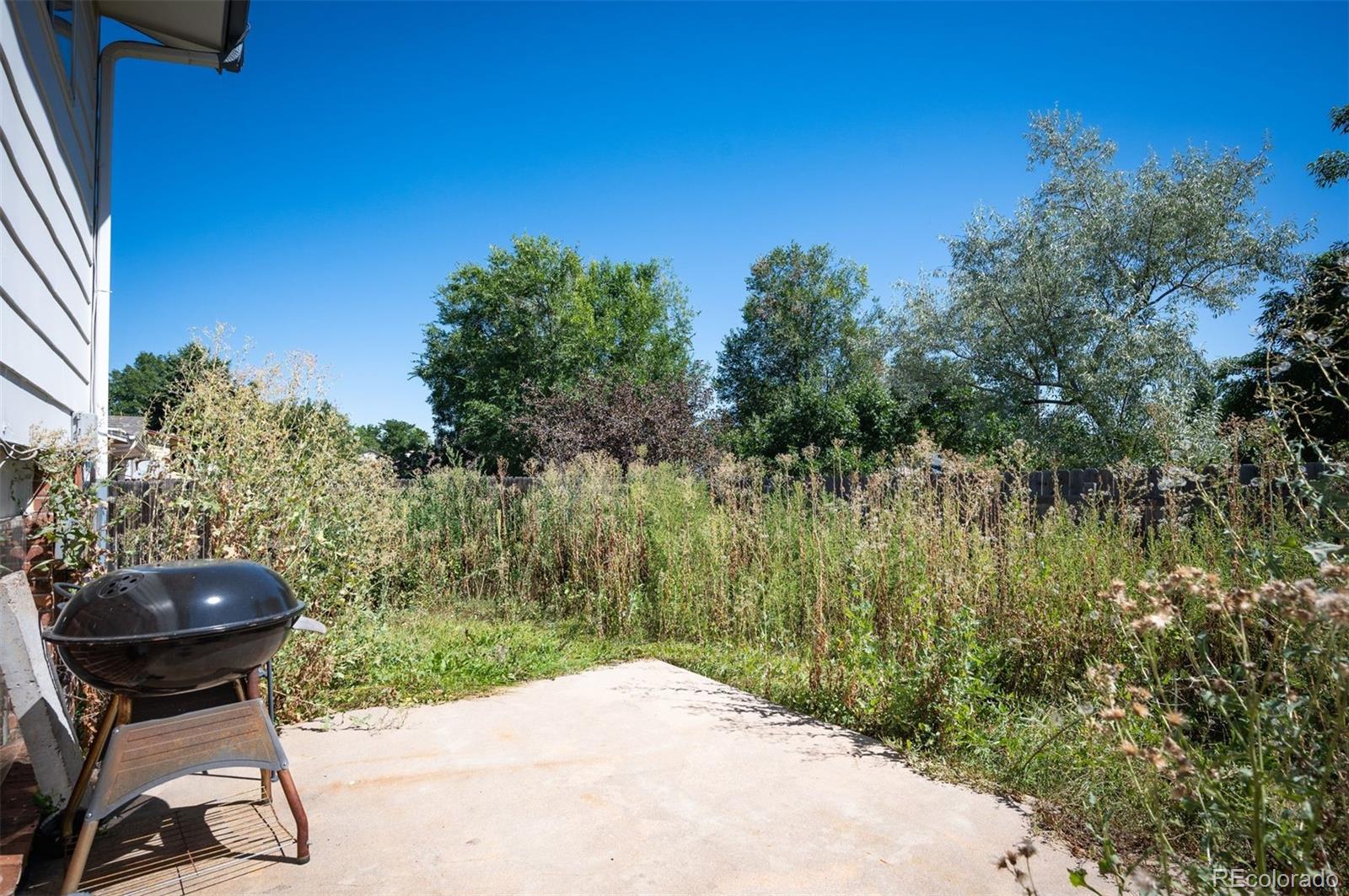 9050-9052 Osceola Street