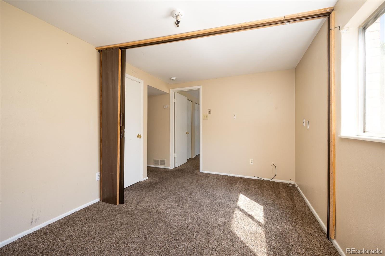 9050-9052 Osceola Street