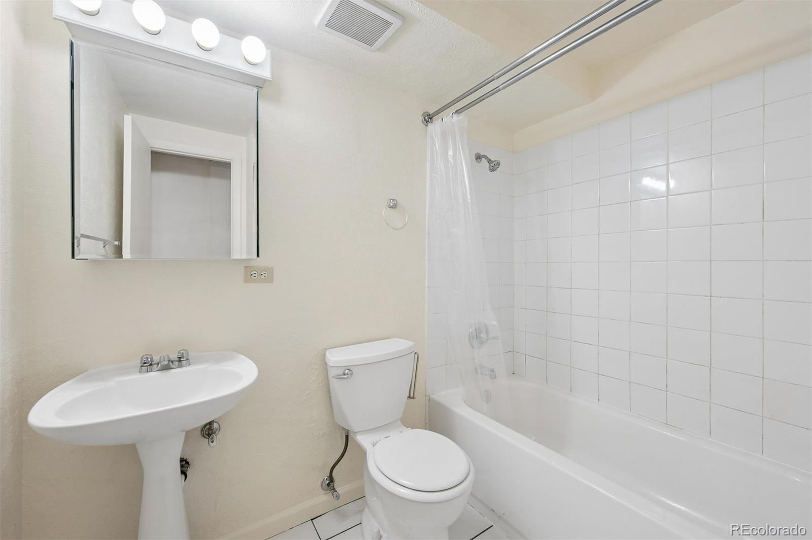 1050 N Lafayette Street Unit: 108