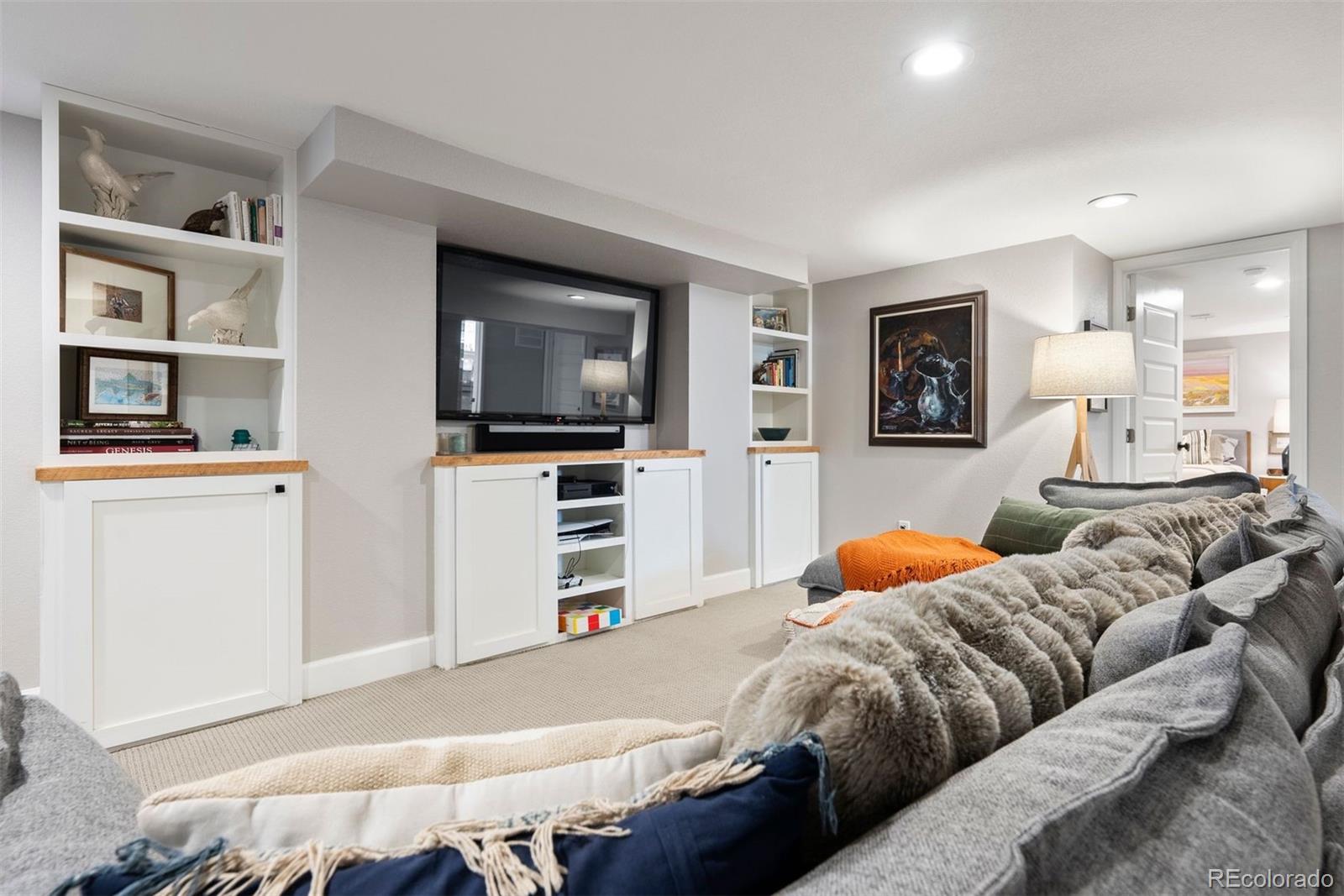 1059 S Williams Street