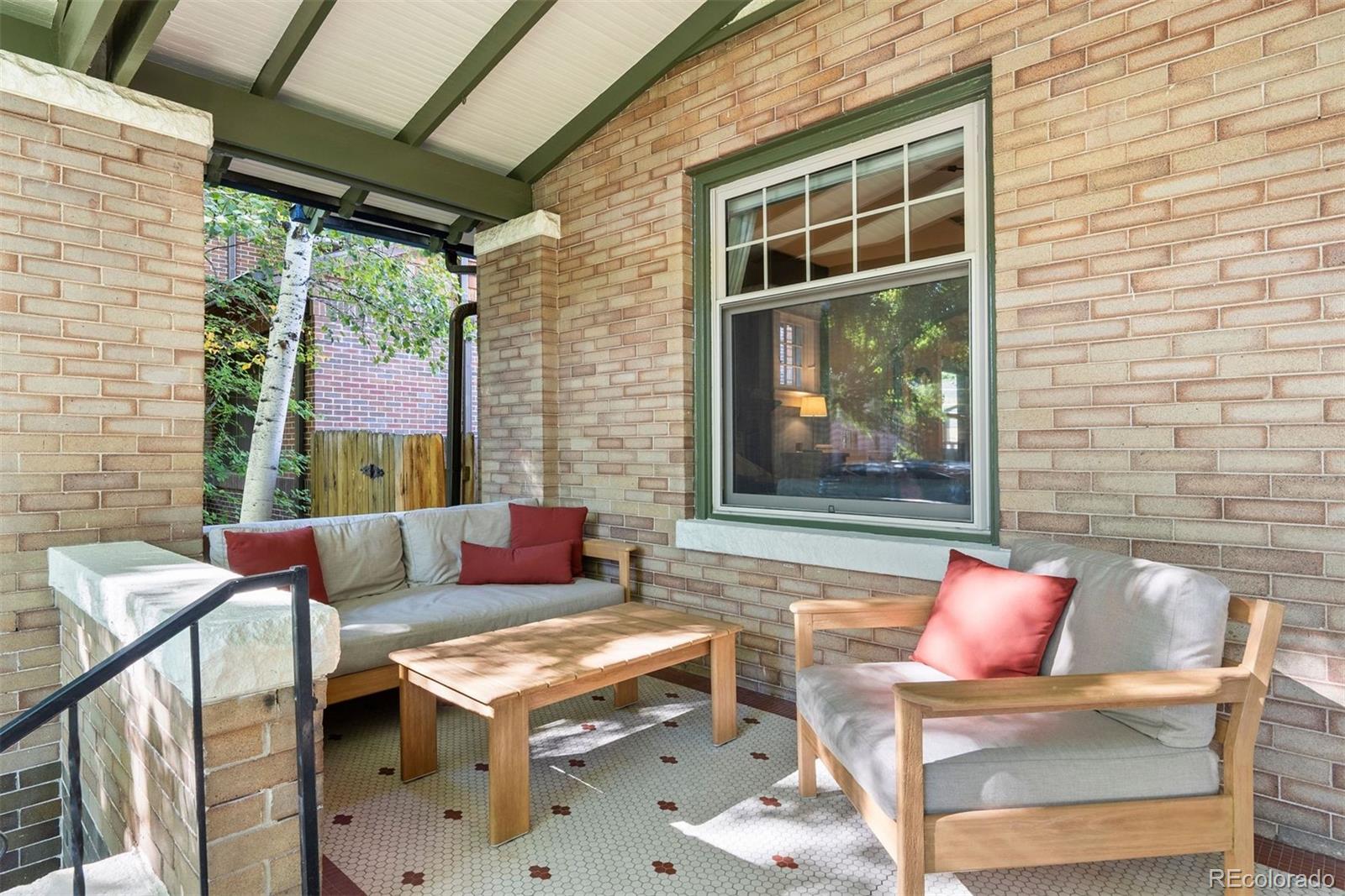 1059 S Williams Street