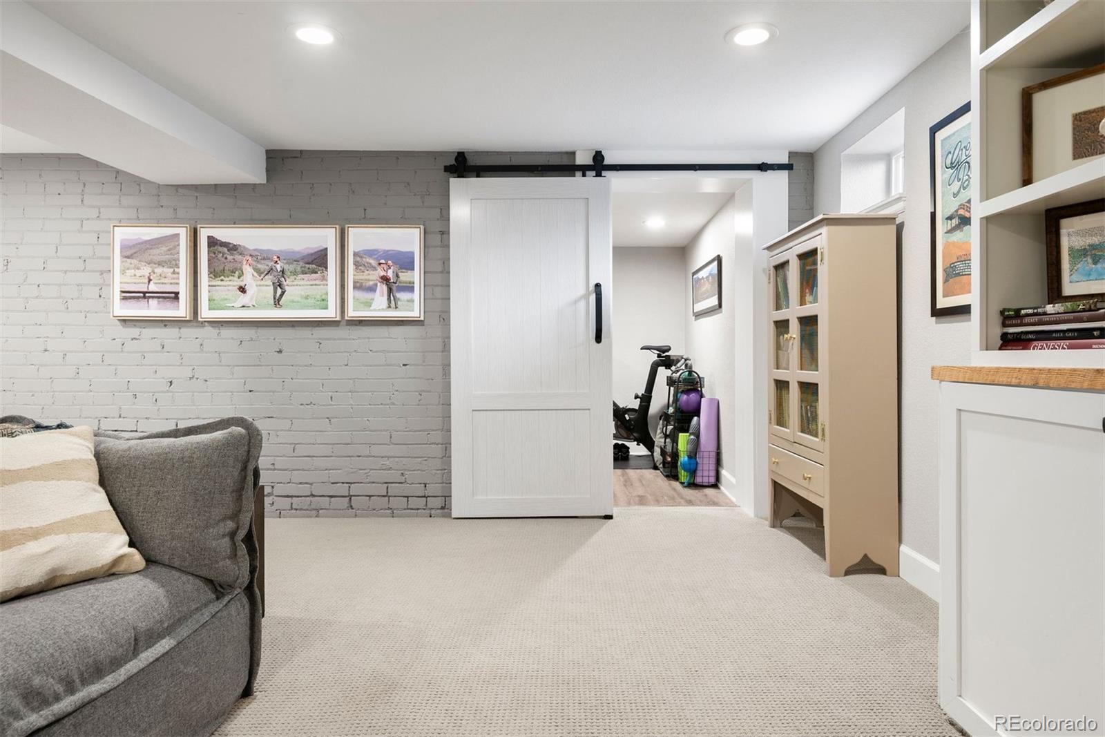 1059 S Williams Street