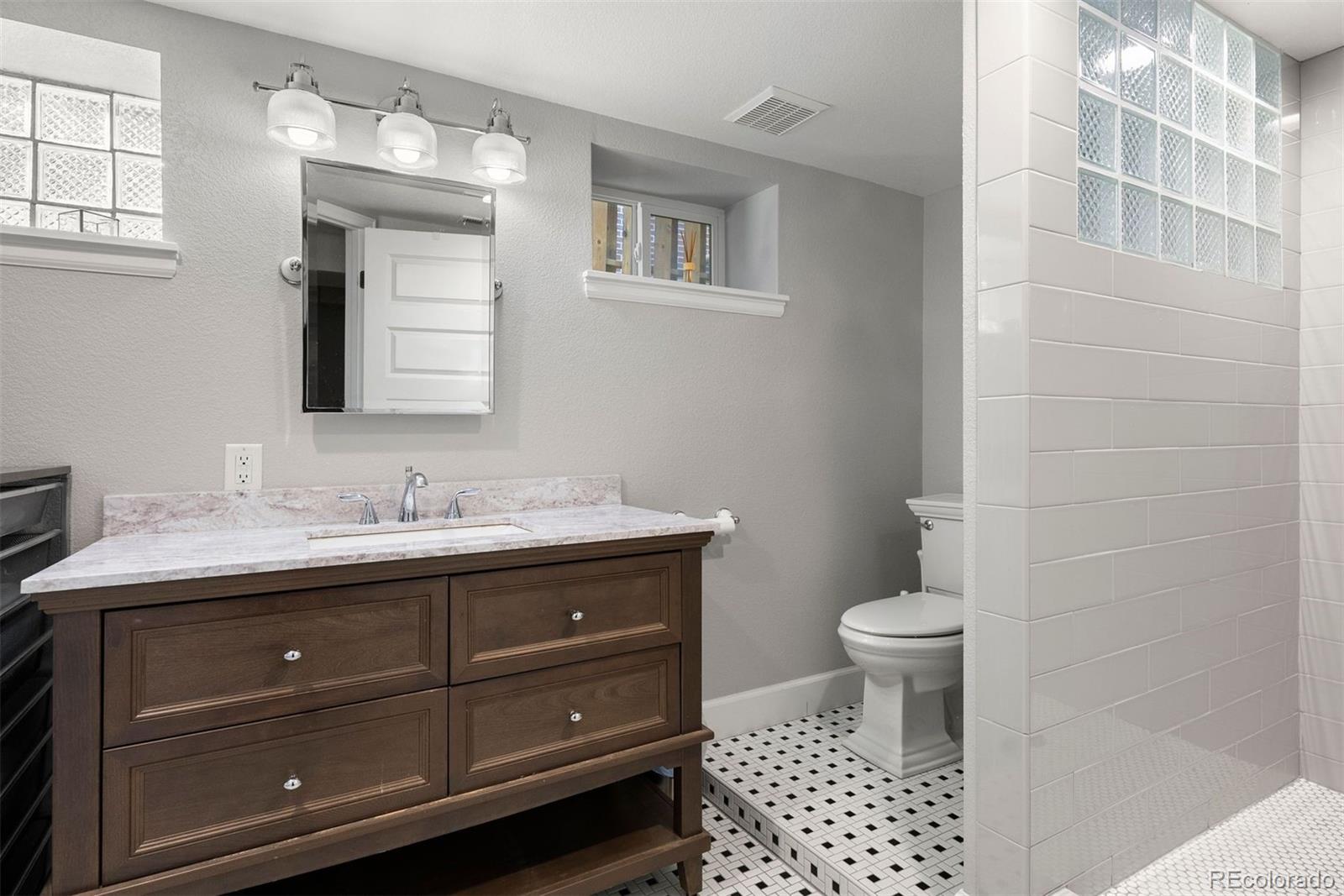 1059 S Williams Street