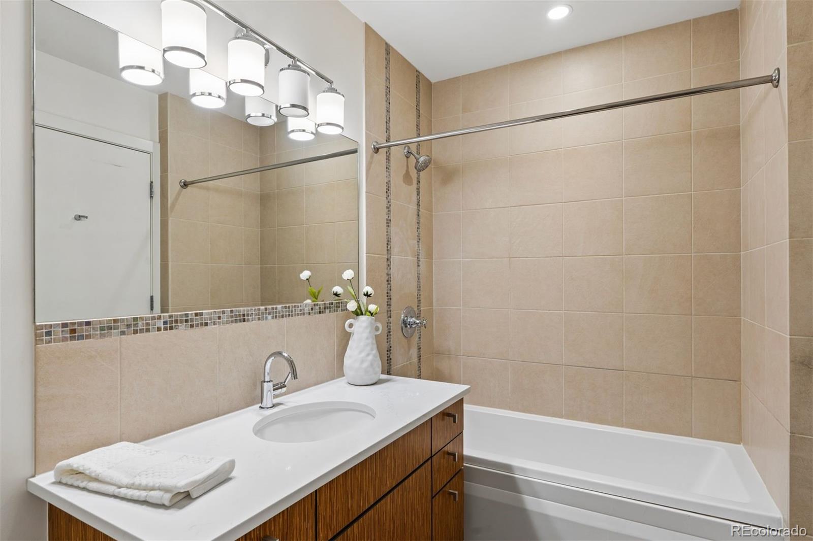 410 Acoma Street Unit: 305